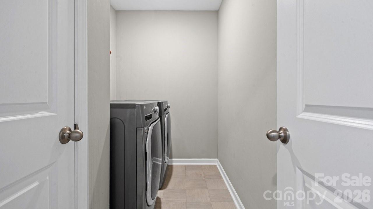 179 Atwater Landing Drive Property Photo 29