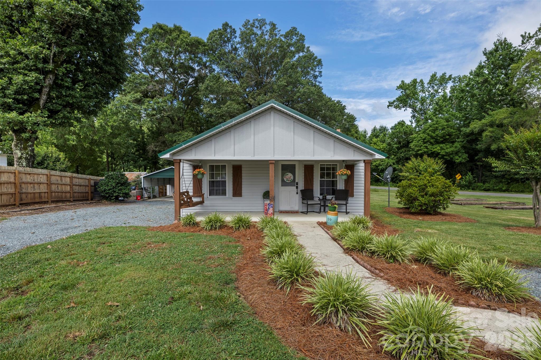 6121 Sikes Mill Road Property Photo 1