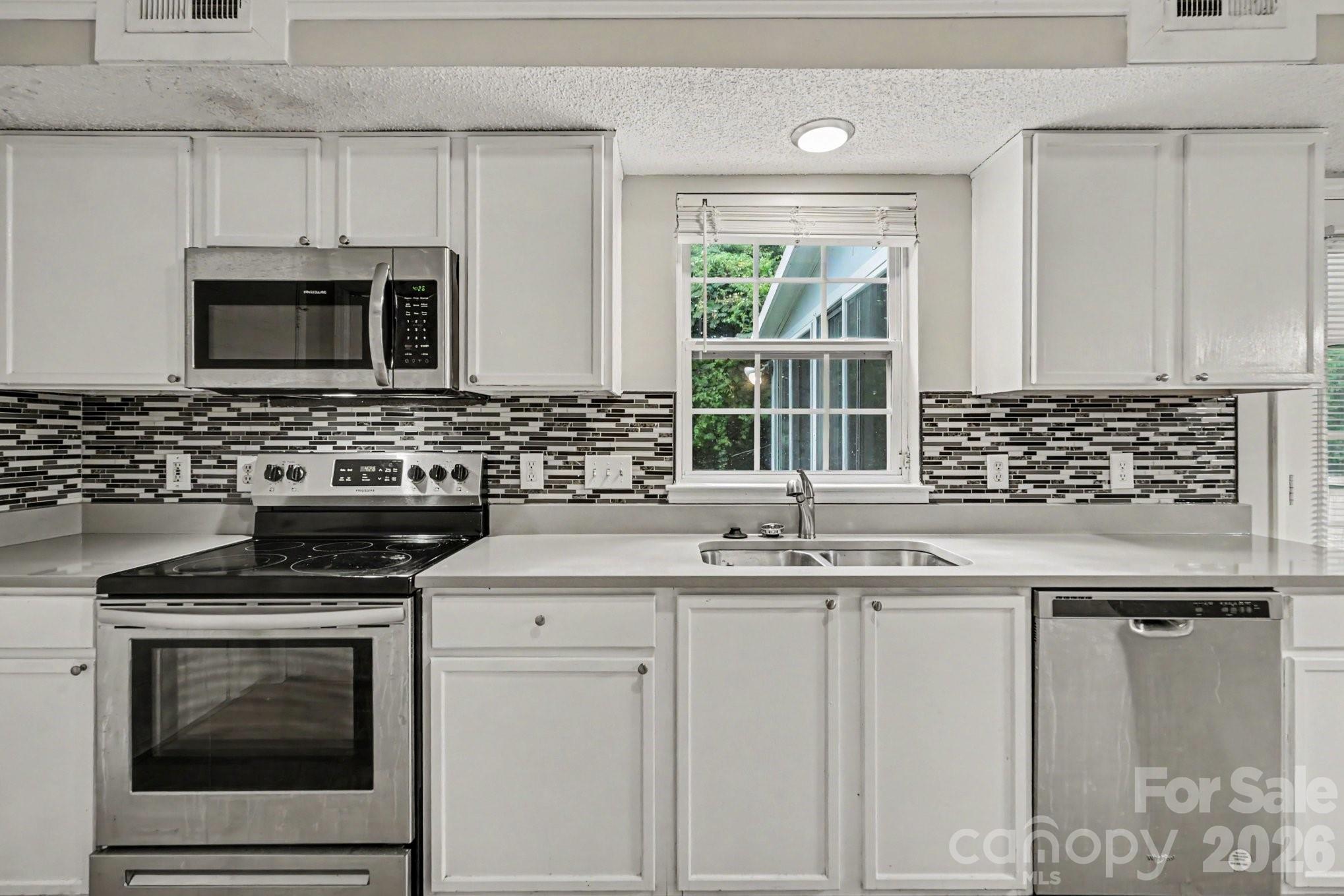 1029 Jordans Pond Lane Property Photo 5