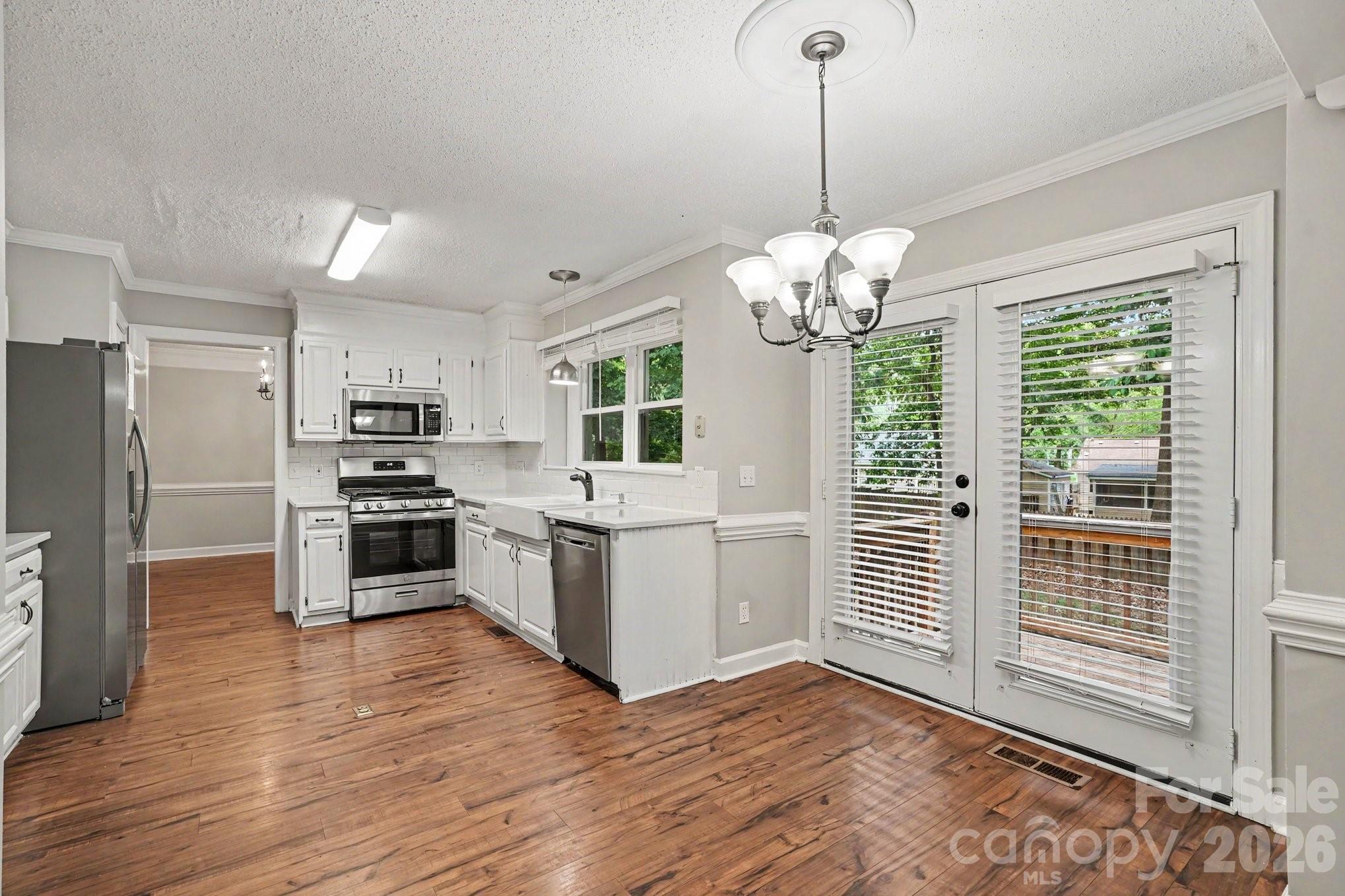 9604 Newby Lane Property Photo 6