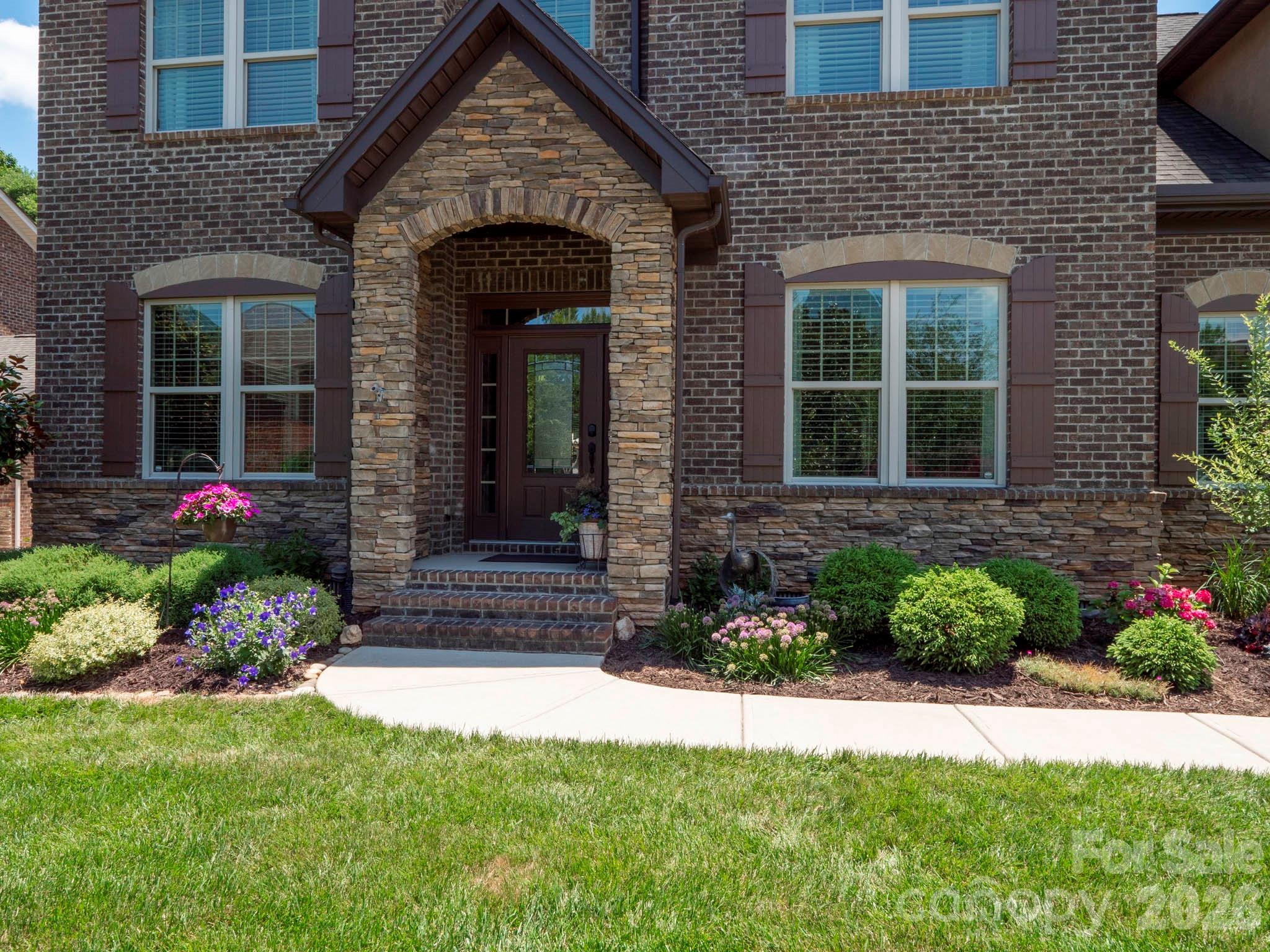 8161 Clems Branch Road Property Photo 2