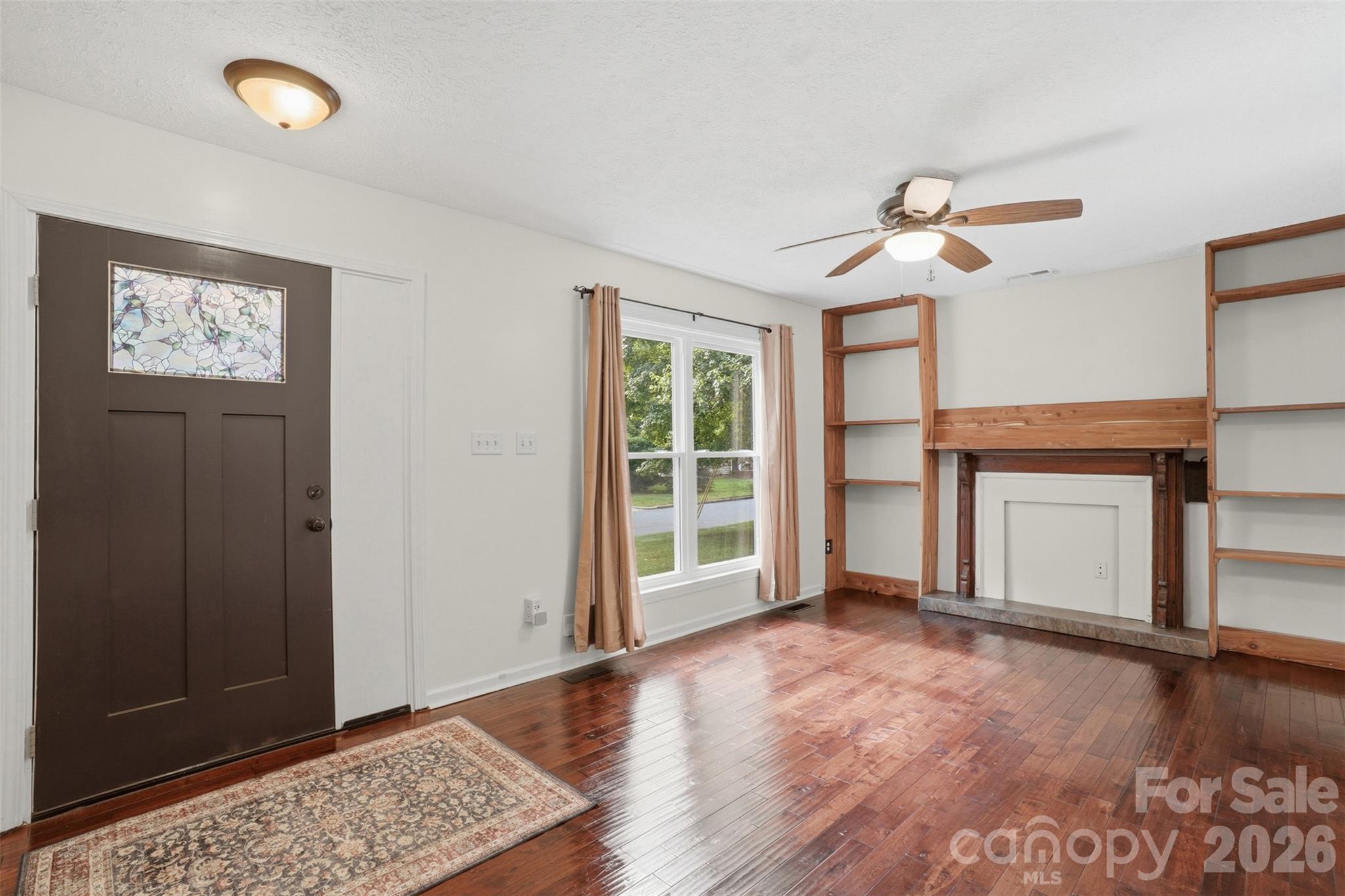 121 Oak Street Property Photo 5