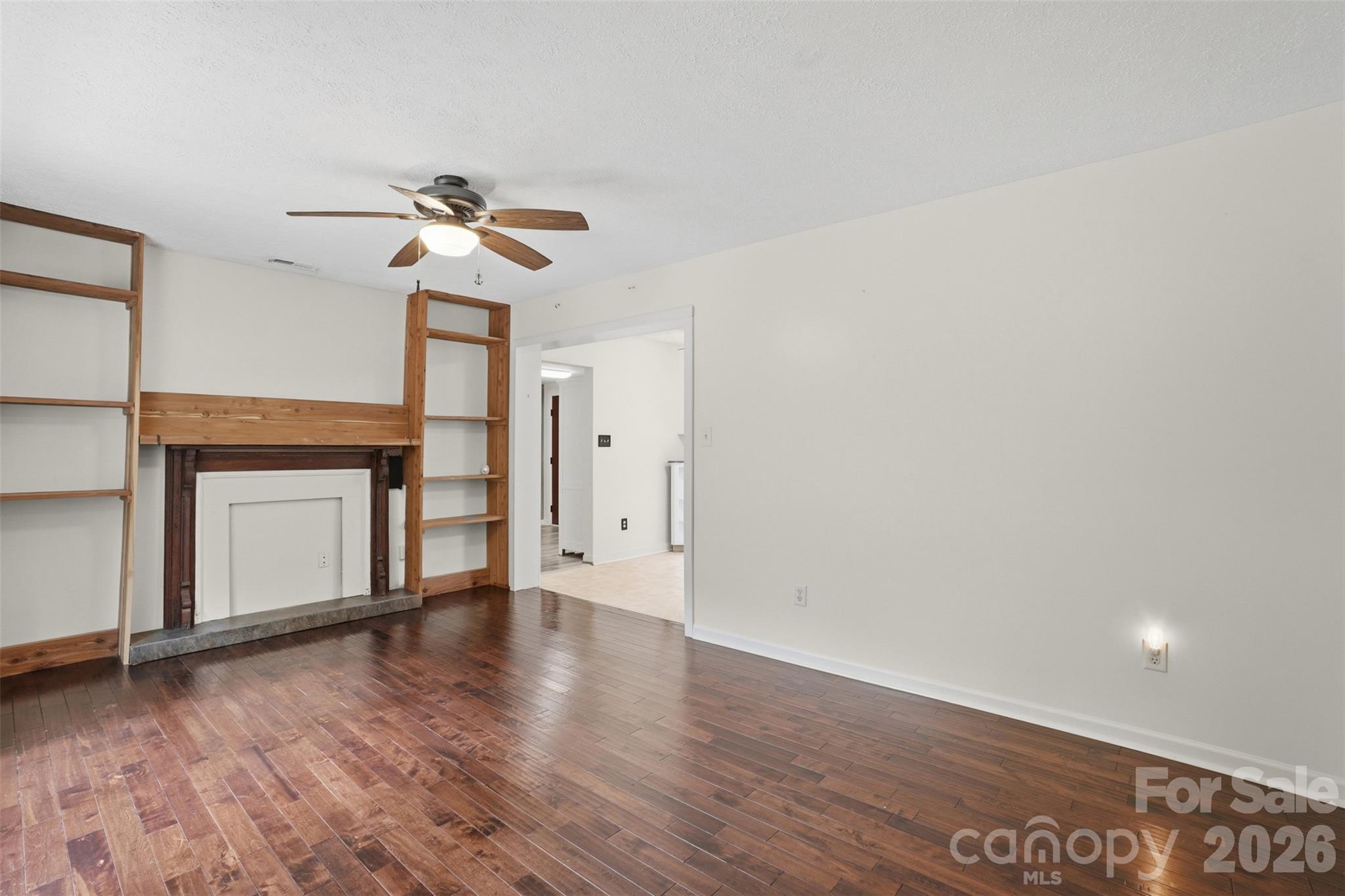 121 Oak Street Property Photo 6