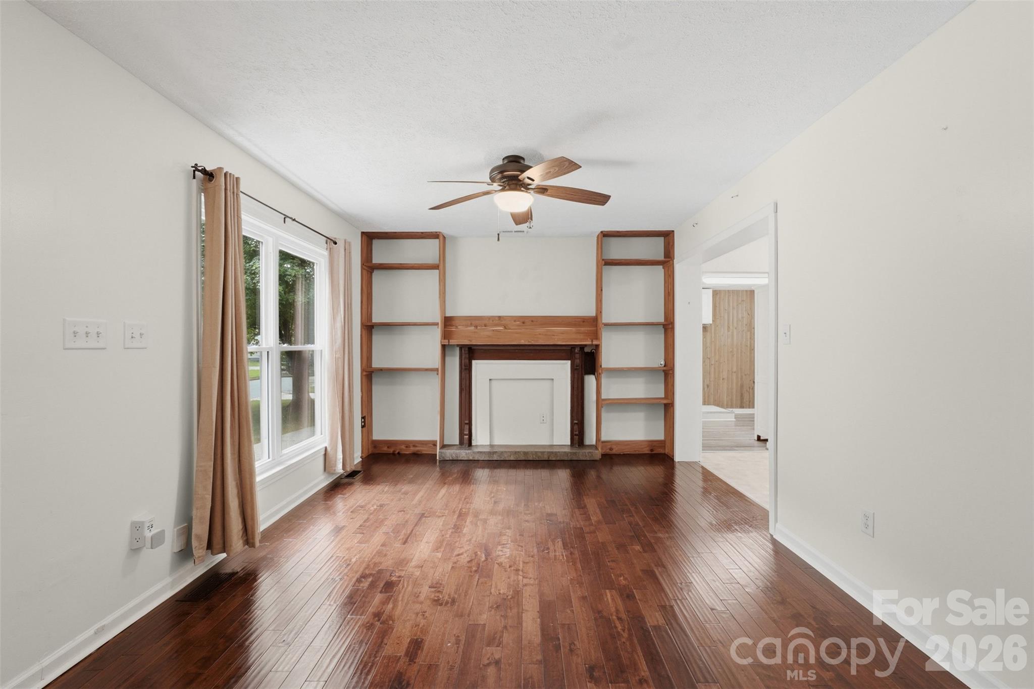 121 Oak Street Property Photo 7