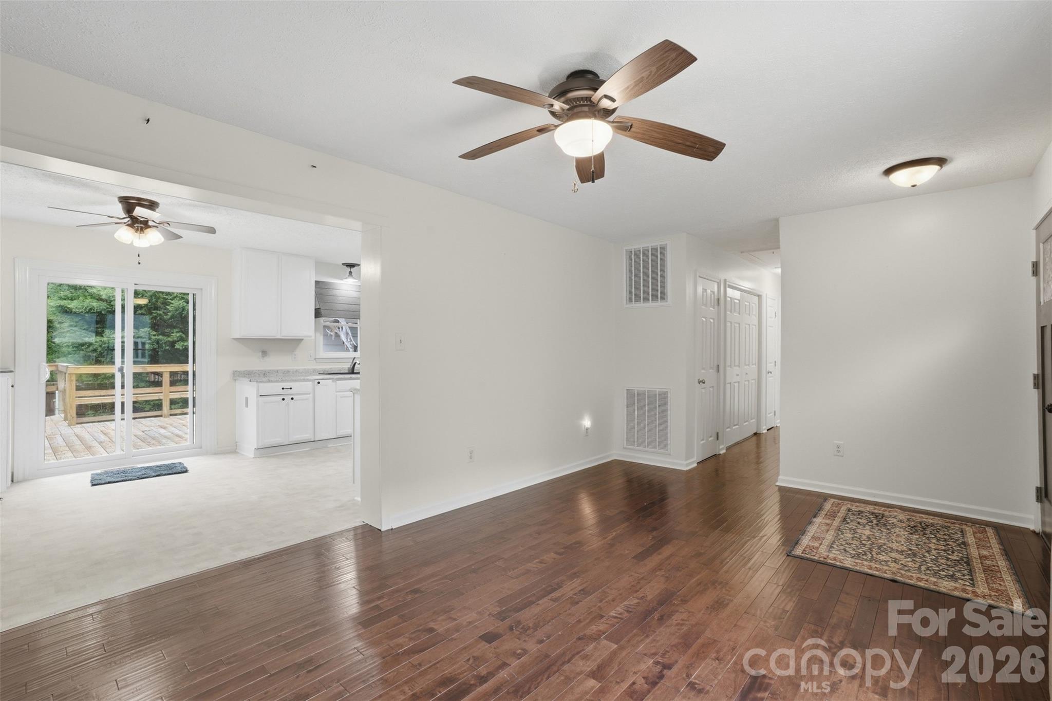 121 Oak Street Property Photo 8