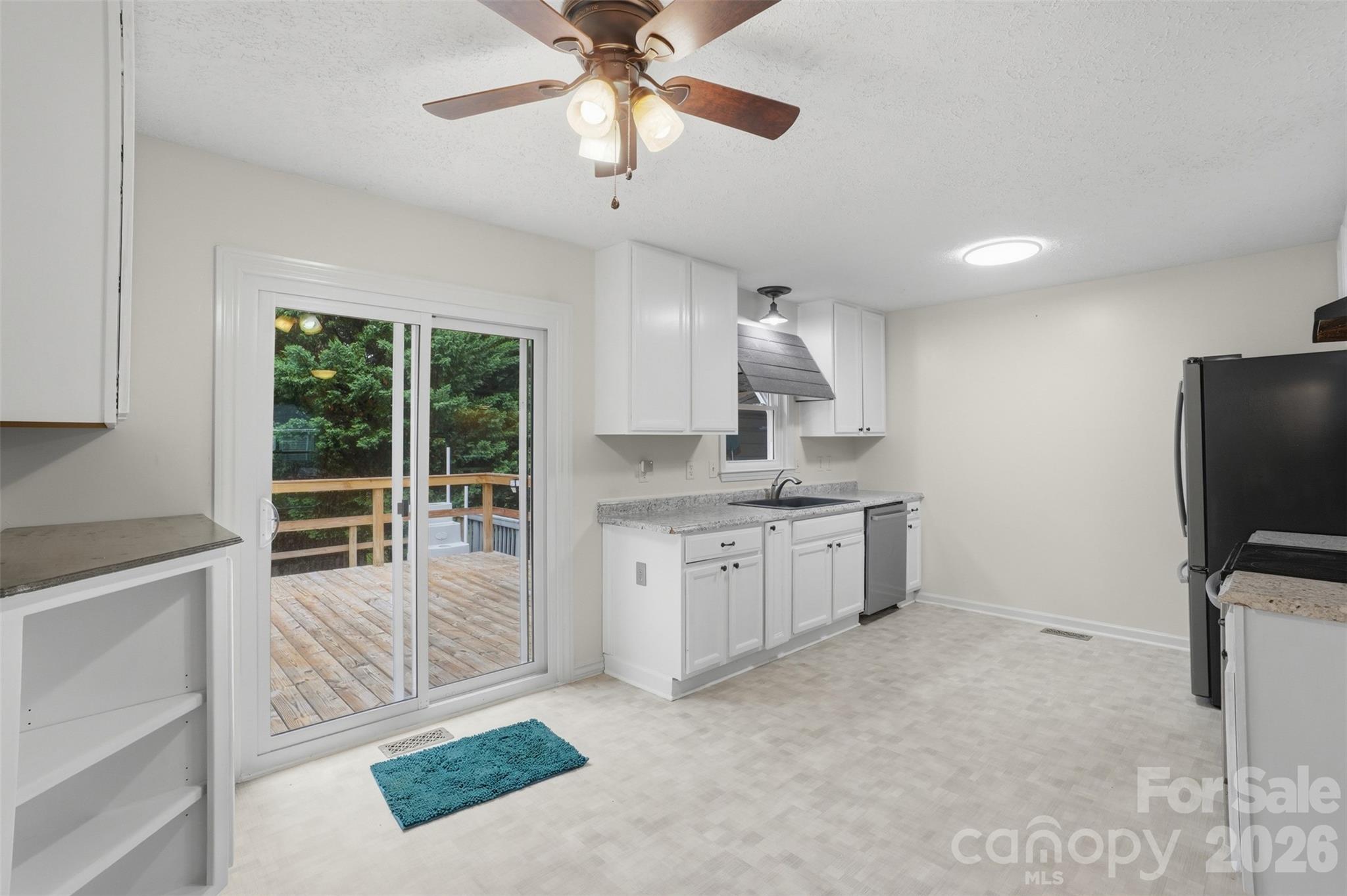 121 Oak Street Property Photo 9