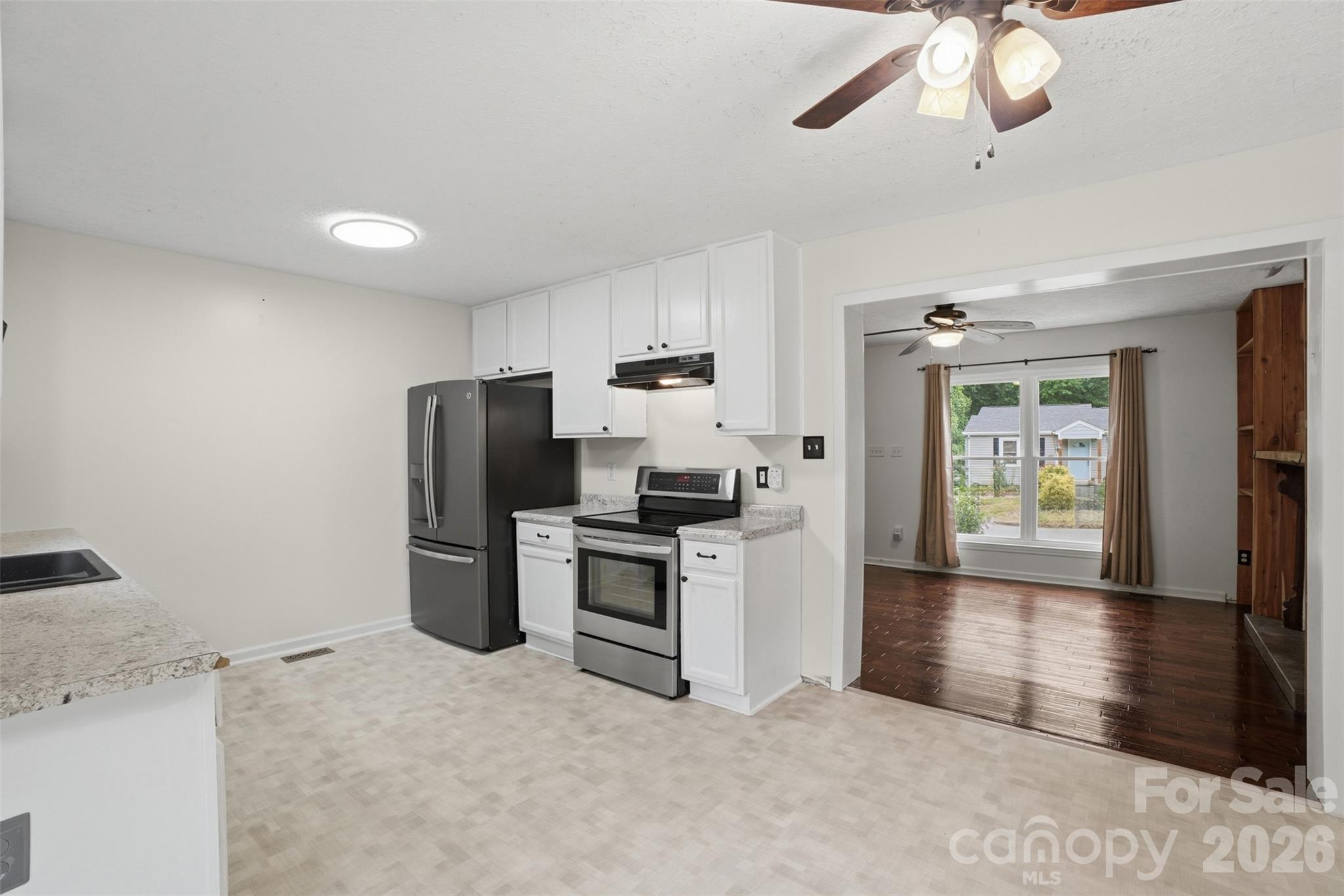 121 Oak Street Property Photo 11