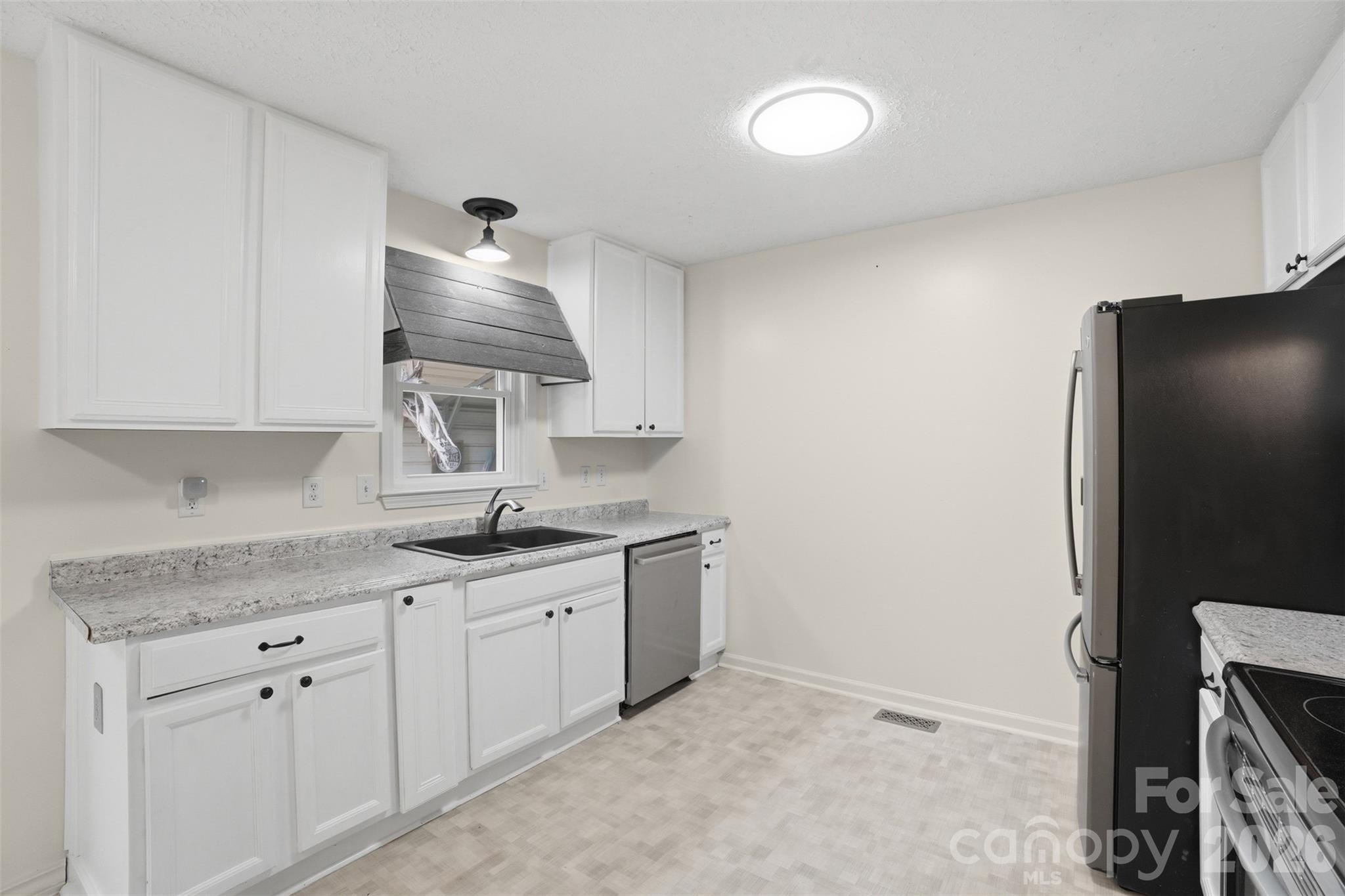 121 Oak Street Property Photo 12