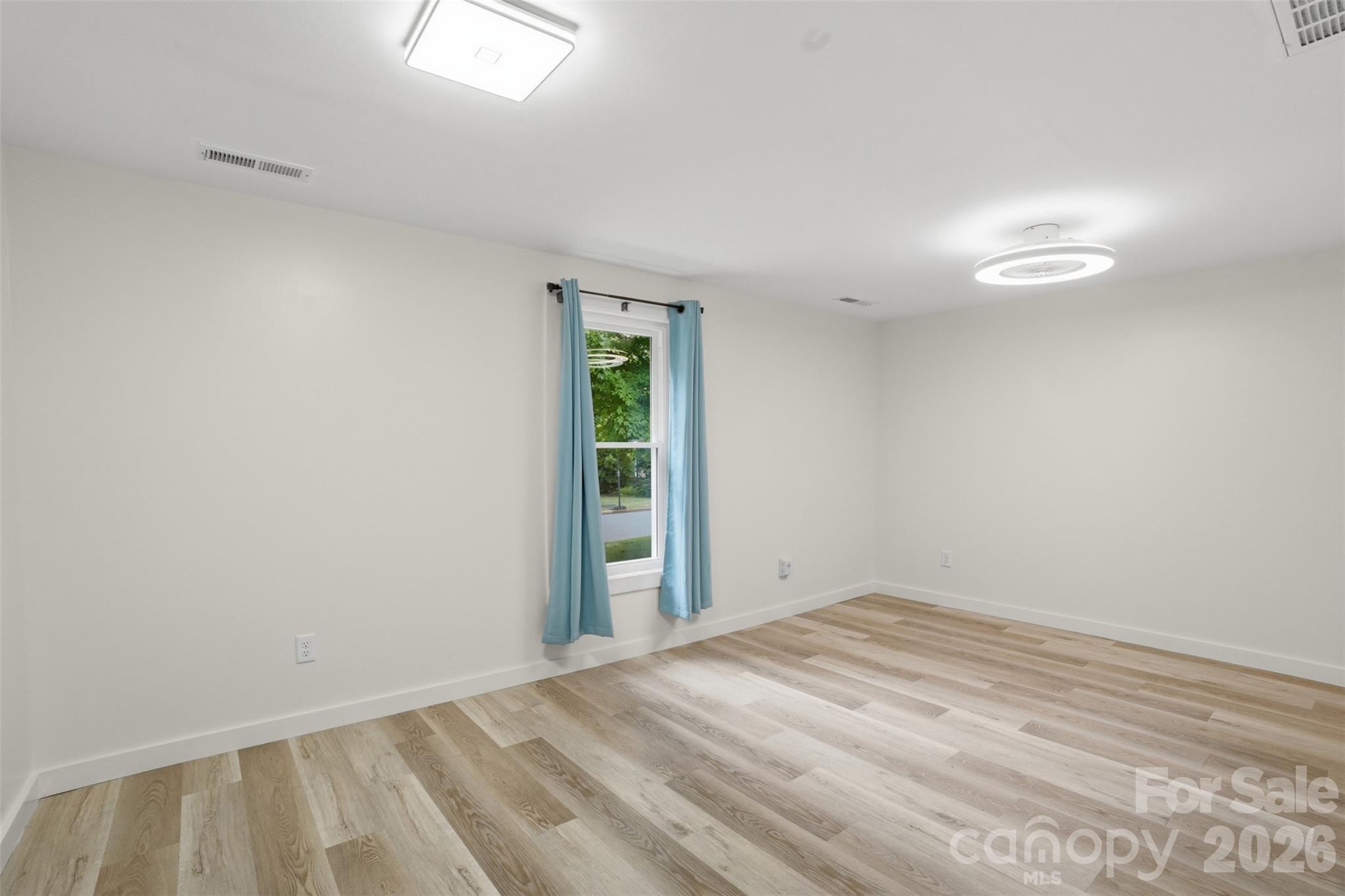 121 Oak Street Property Photo 14