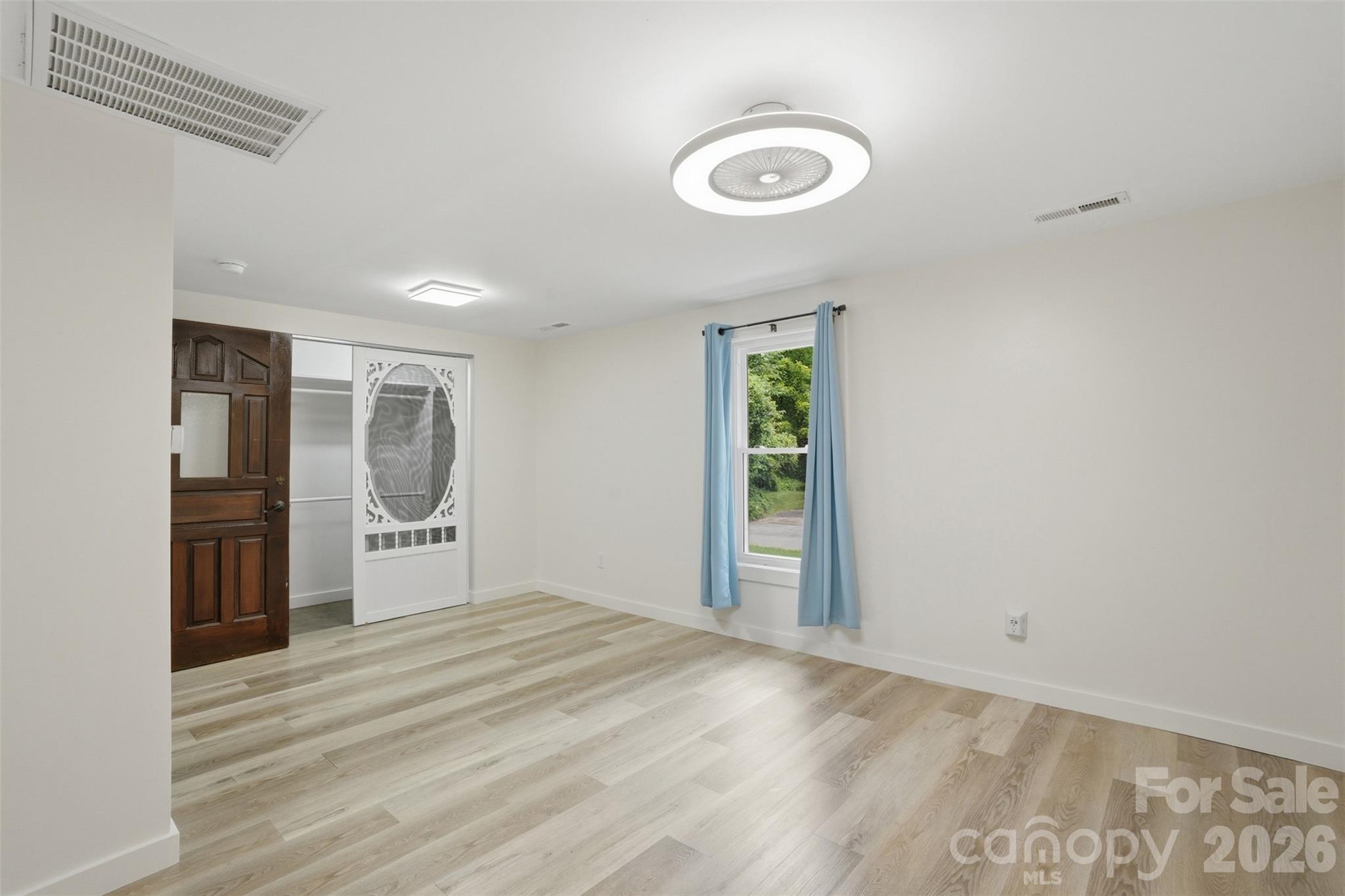 121 Oak Street Property Photo 15