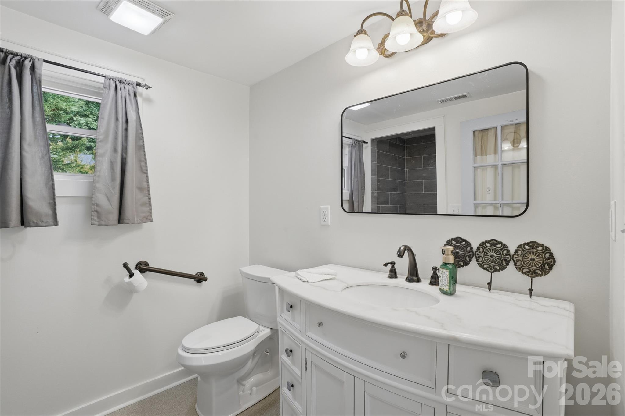 121 Oak Street Property Photo 18