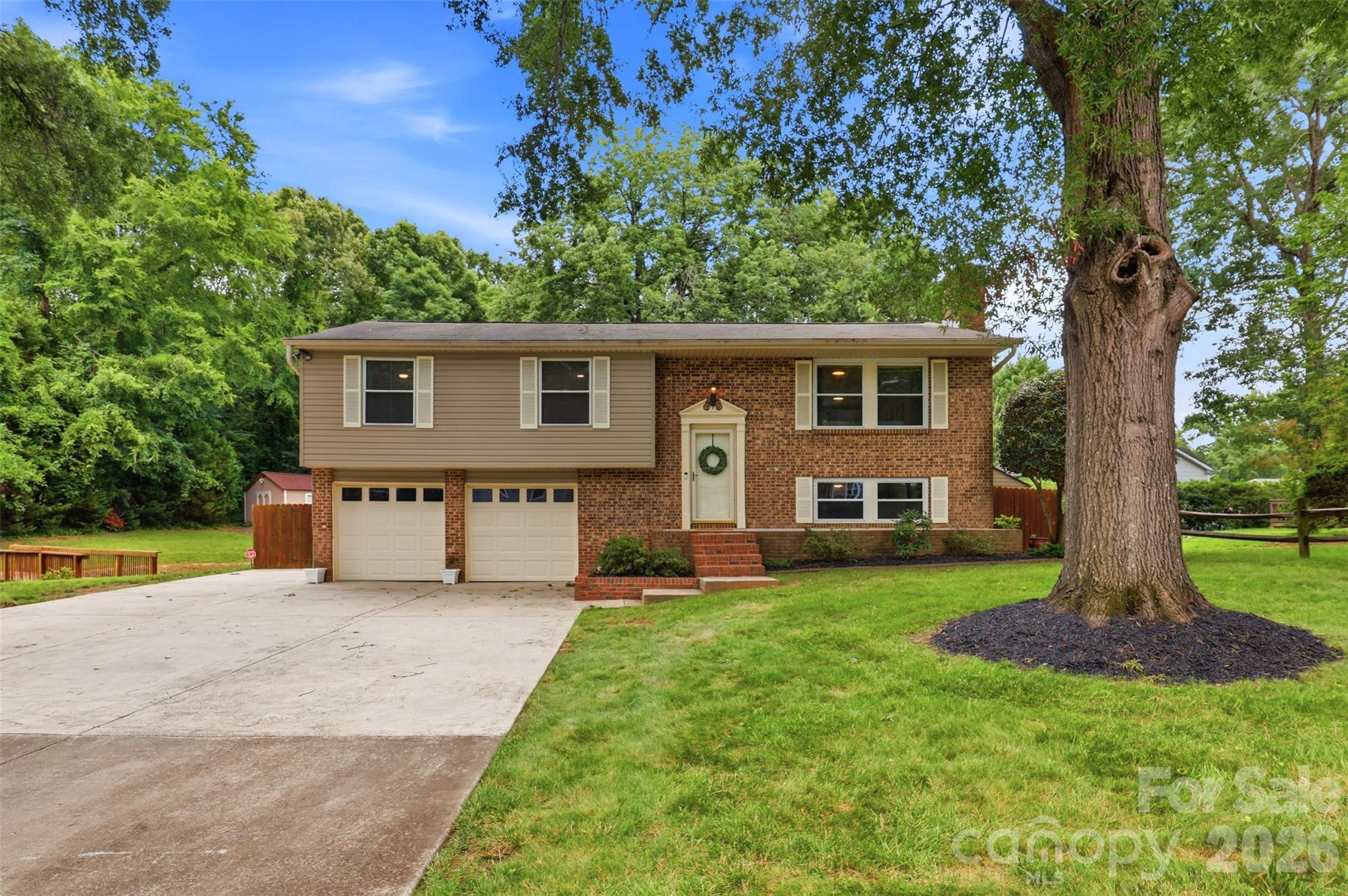 716 Regency Drive Property Photo