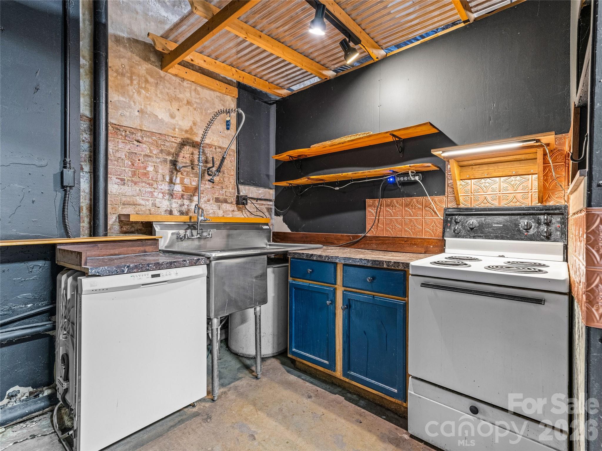 204 Sutton Avenue Property Photo 16