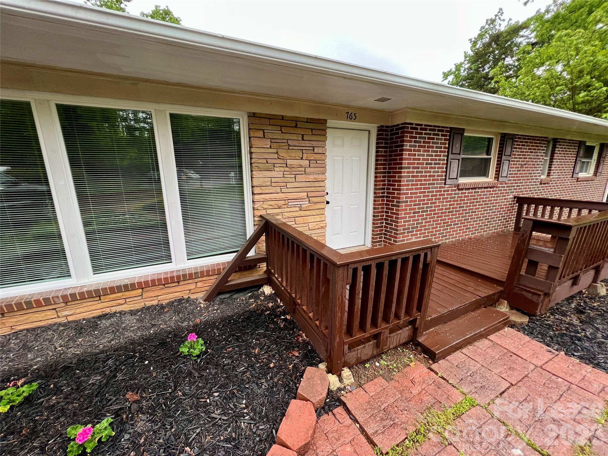 765 8th Avenue Drive Property Photo 2