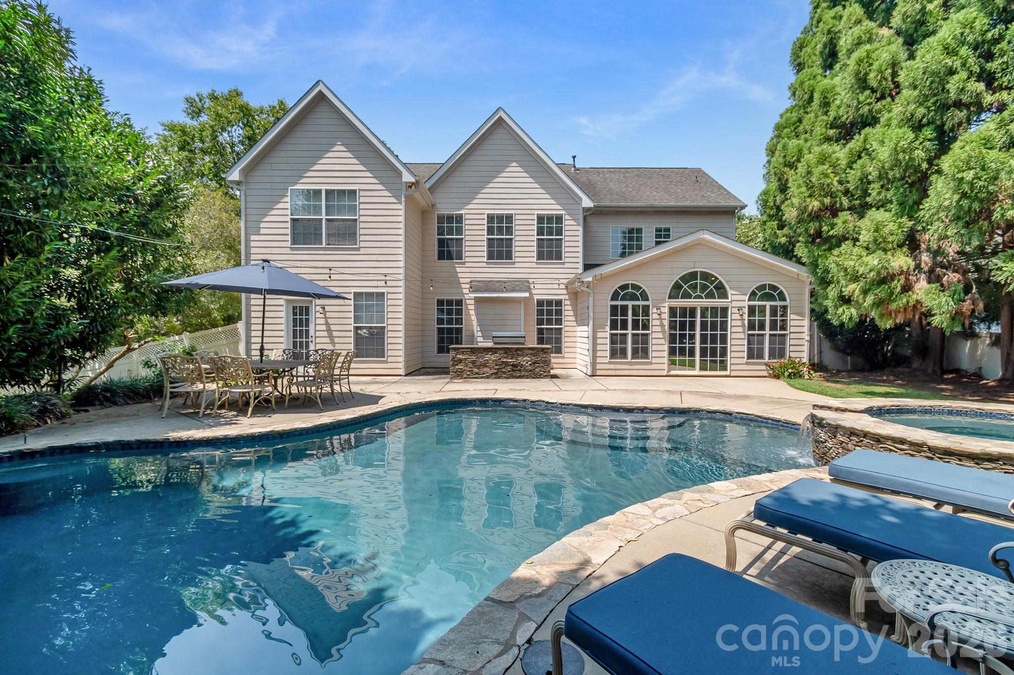 1107 Boulder Court Property Photo 1
