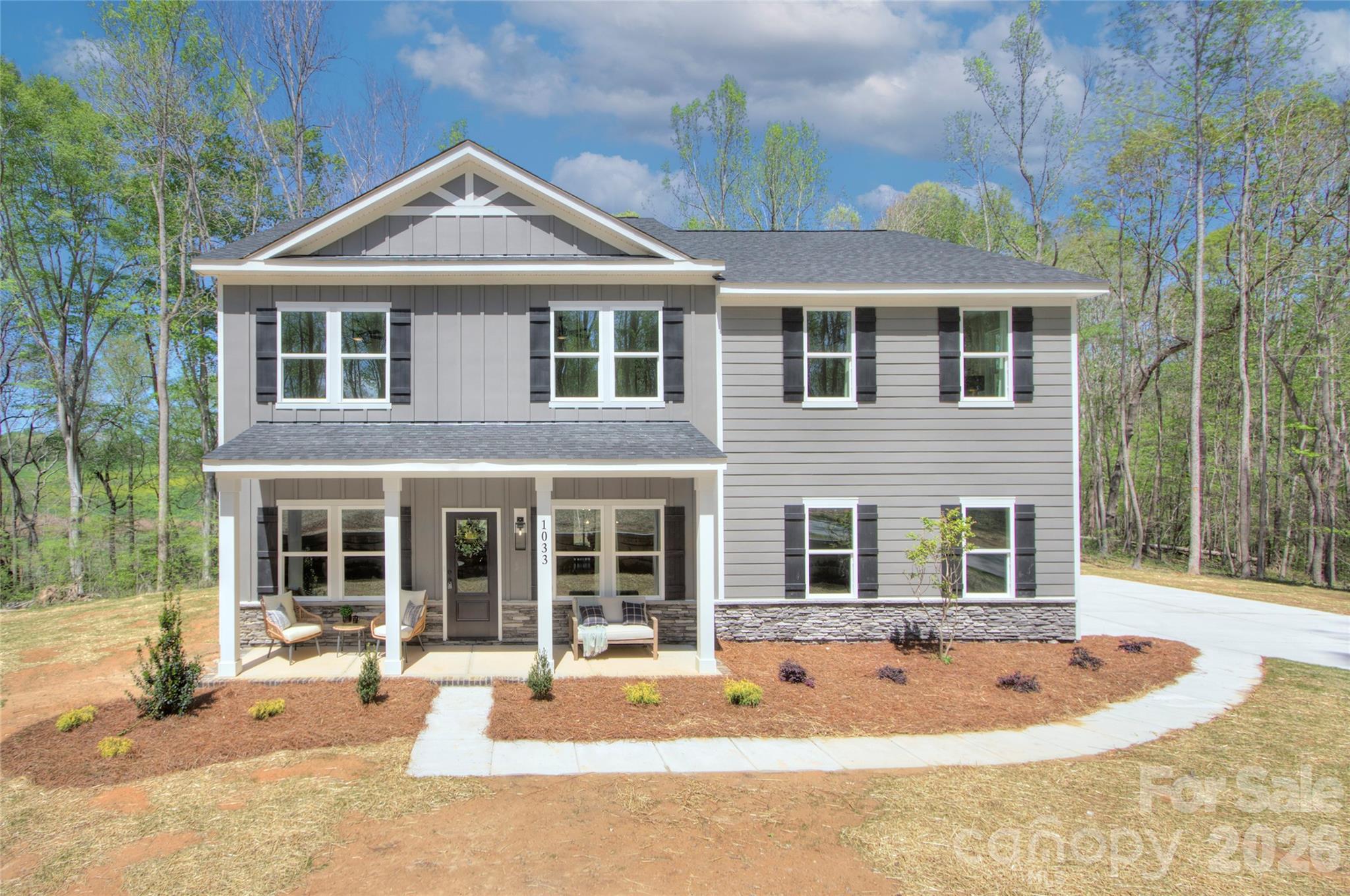 1033 Harrogate Drive Property Photo 1