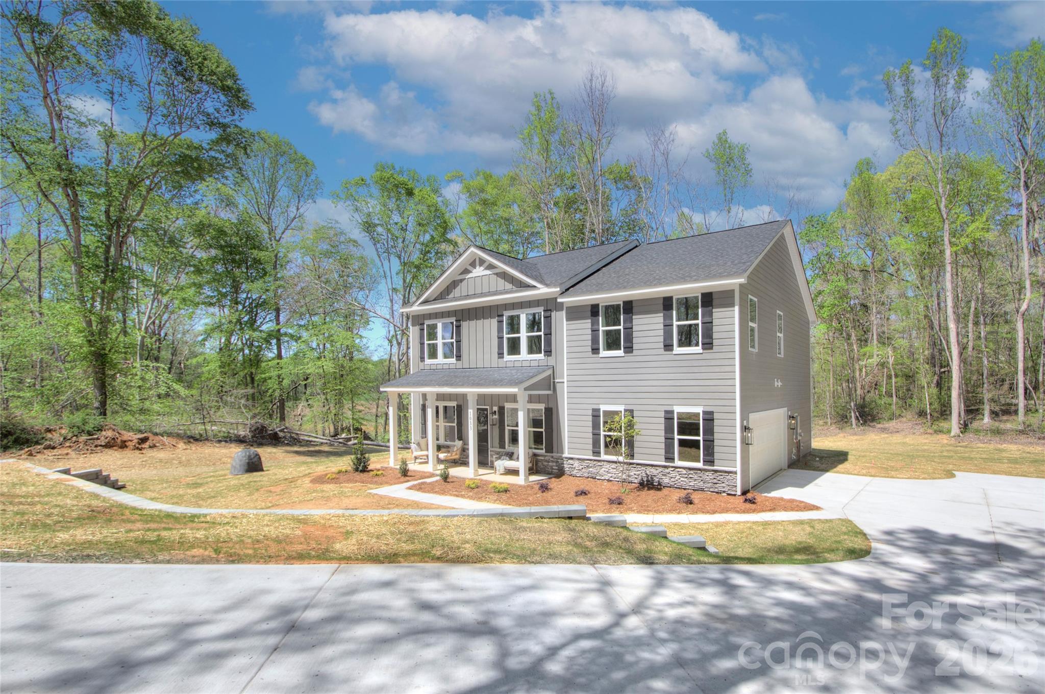 1033 Harrogate Drive Property Photo 2