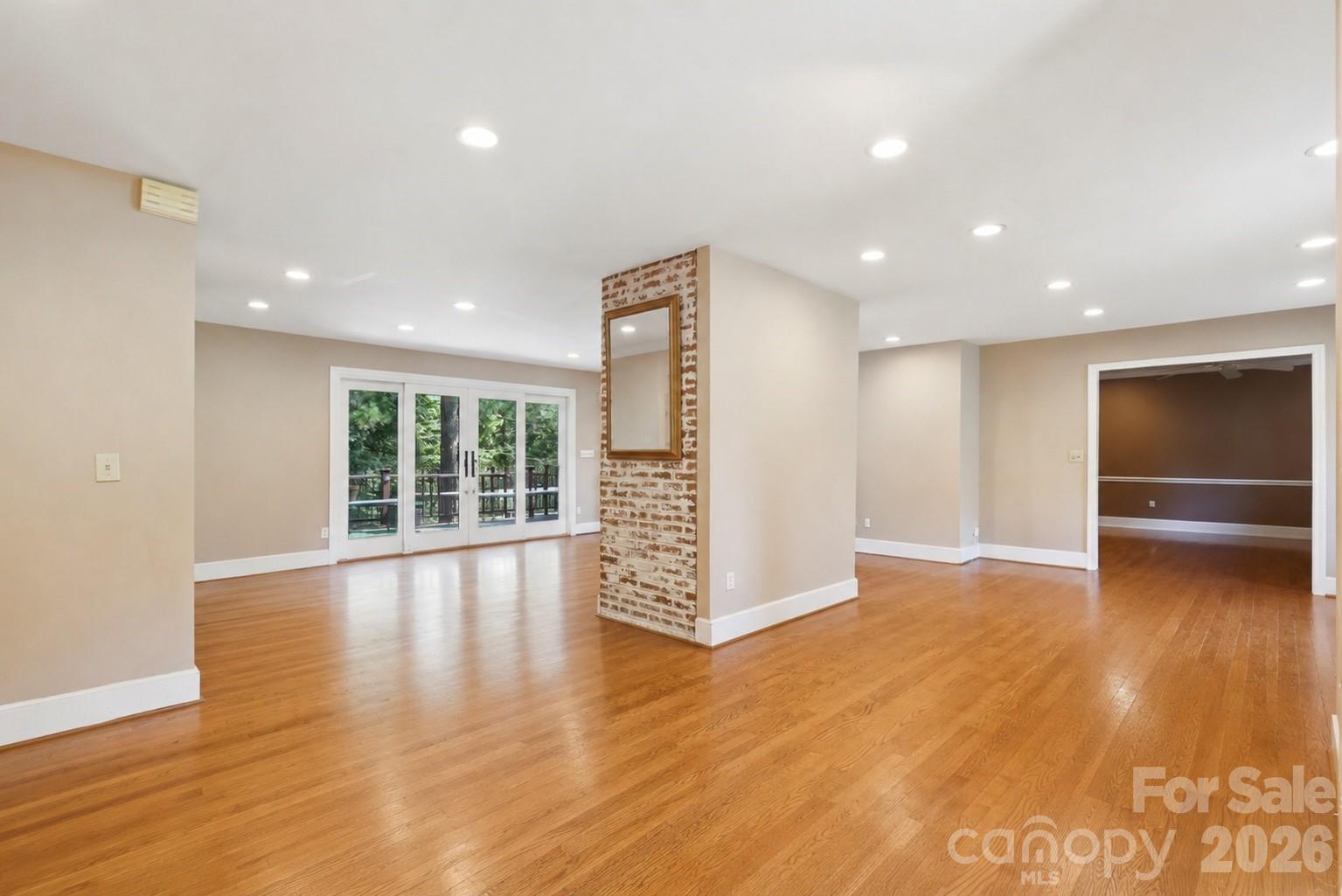 2620 Lynbridge Drive Property Photo 3