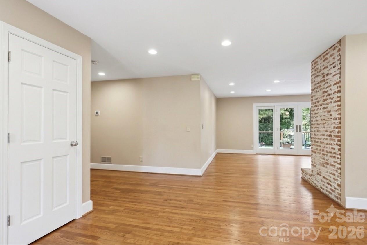 2620 Lynbridge Drive Property Photo 13