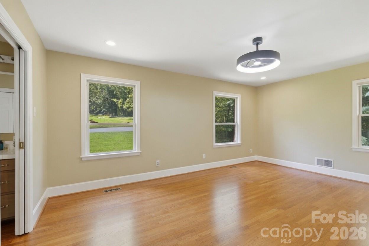 2620 Lynbridge Drive Property Photo 14
