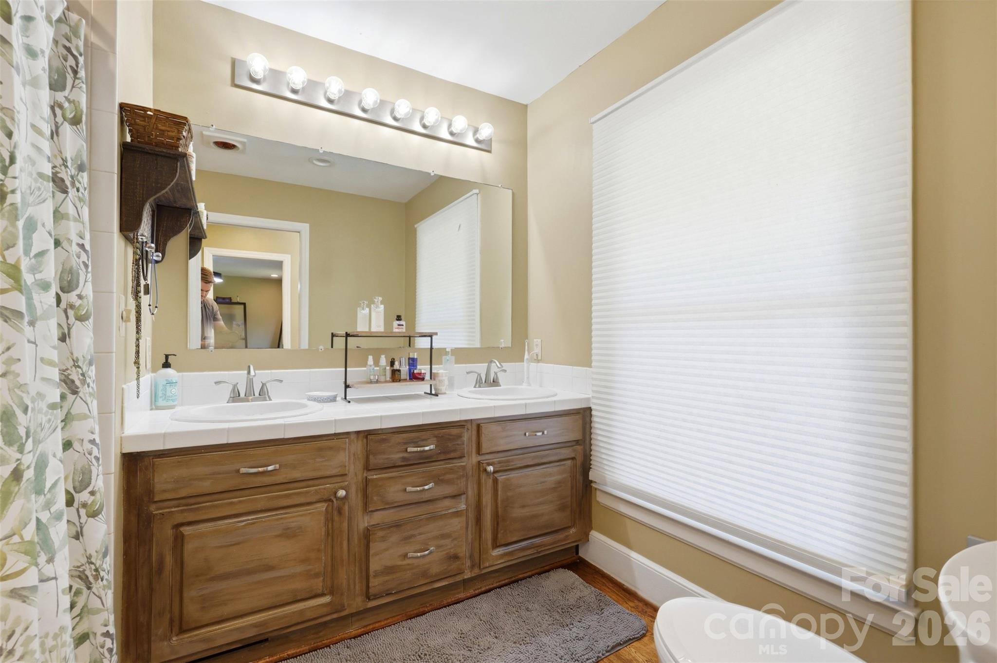 2620 Lynbridge Drive Property Photo 18