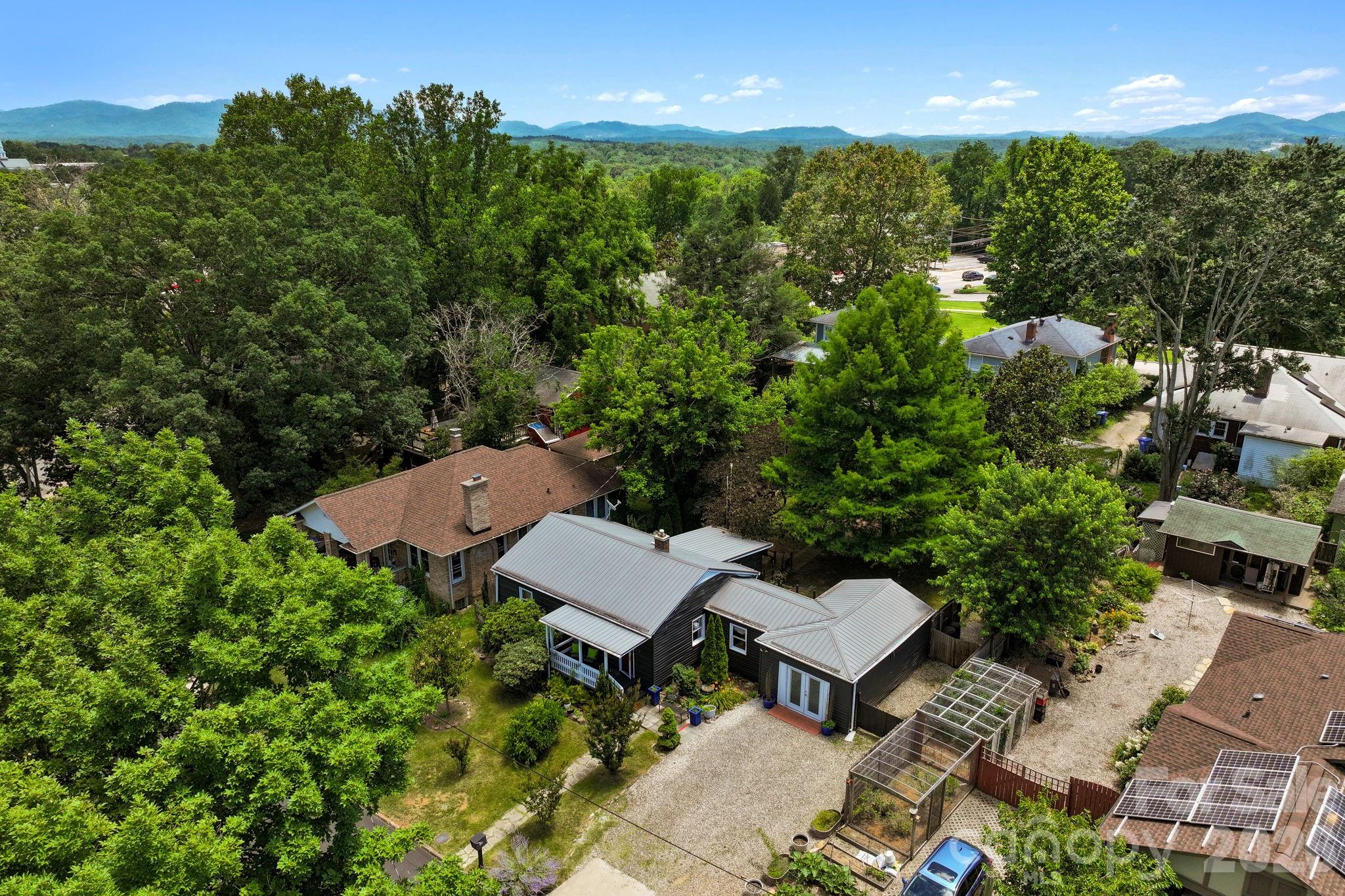 10 Eola Avenue Property Photo 3