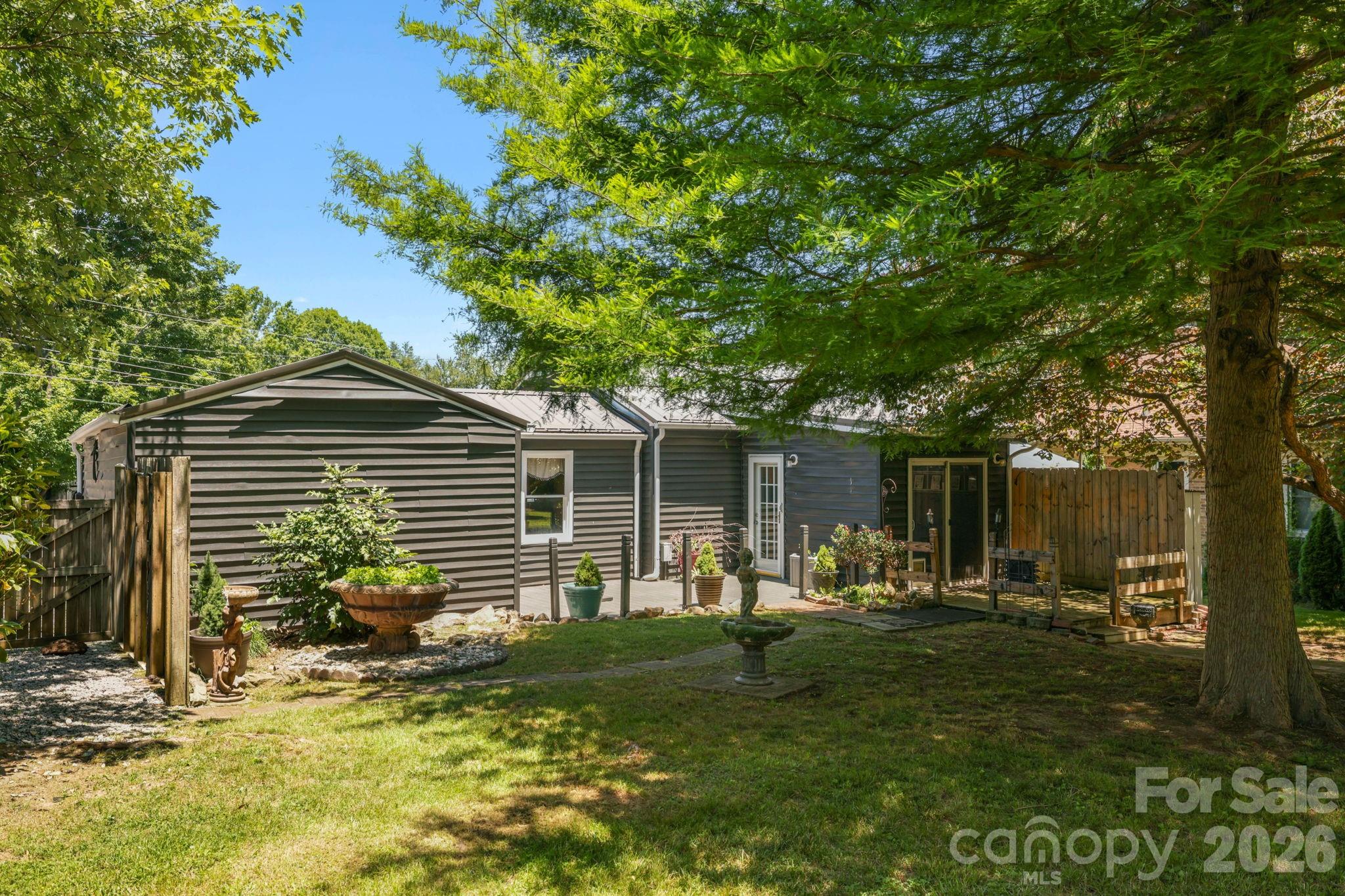 10 Eola Avenue Property Photo 4