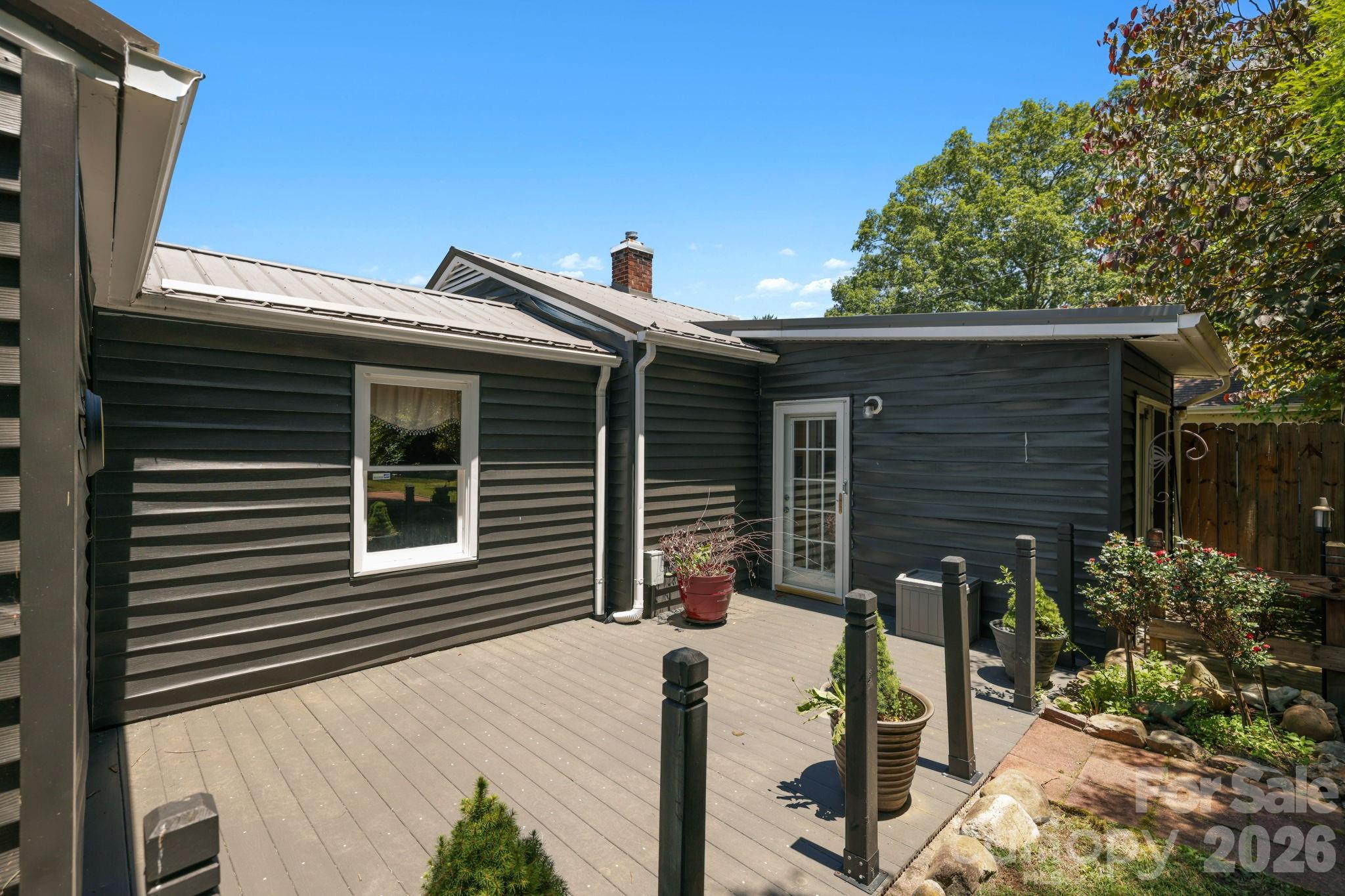 10 Eola Avenue Property Photo 5