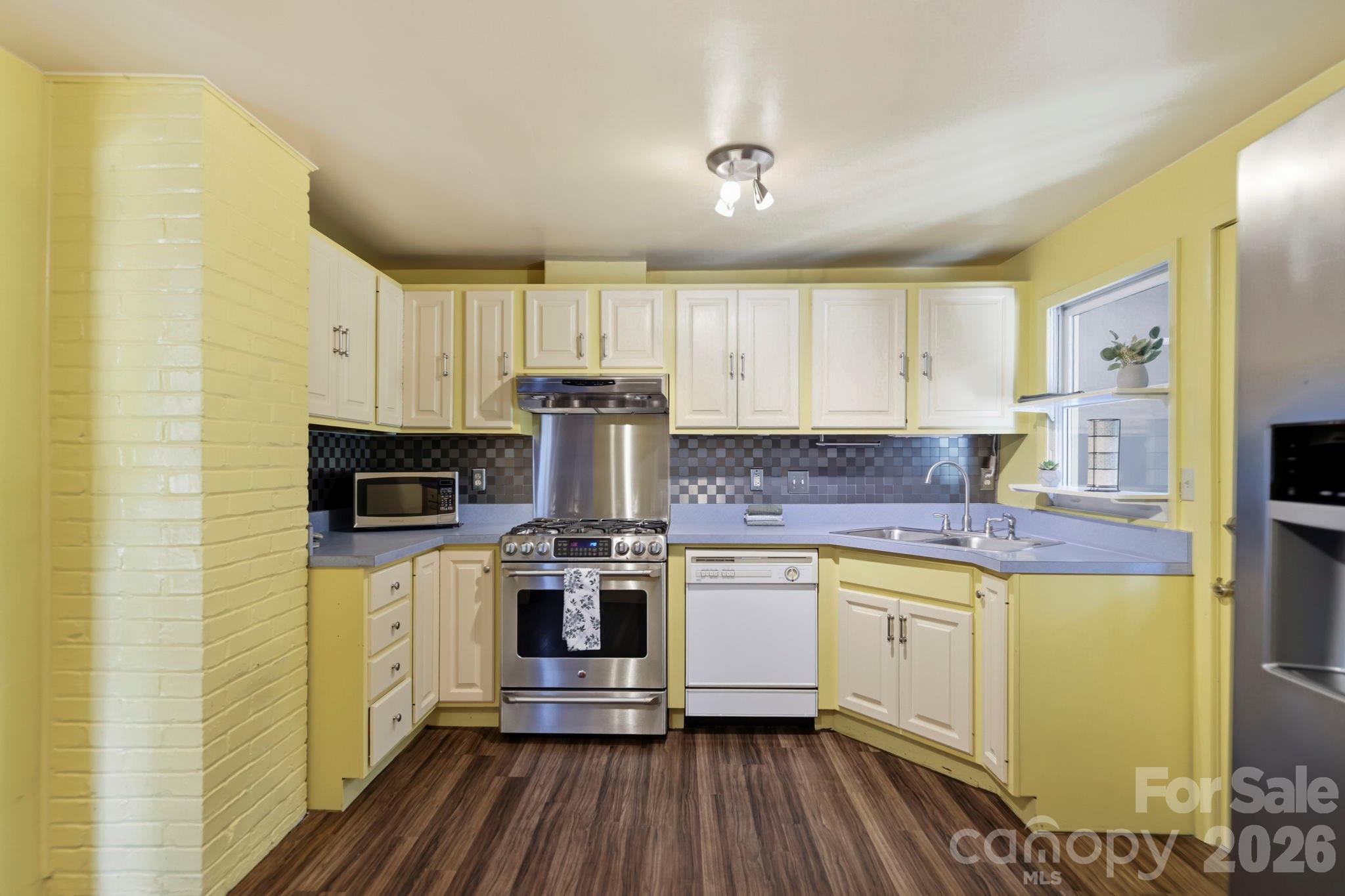 10 Eola Avenue Property Photo 15
