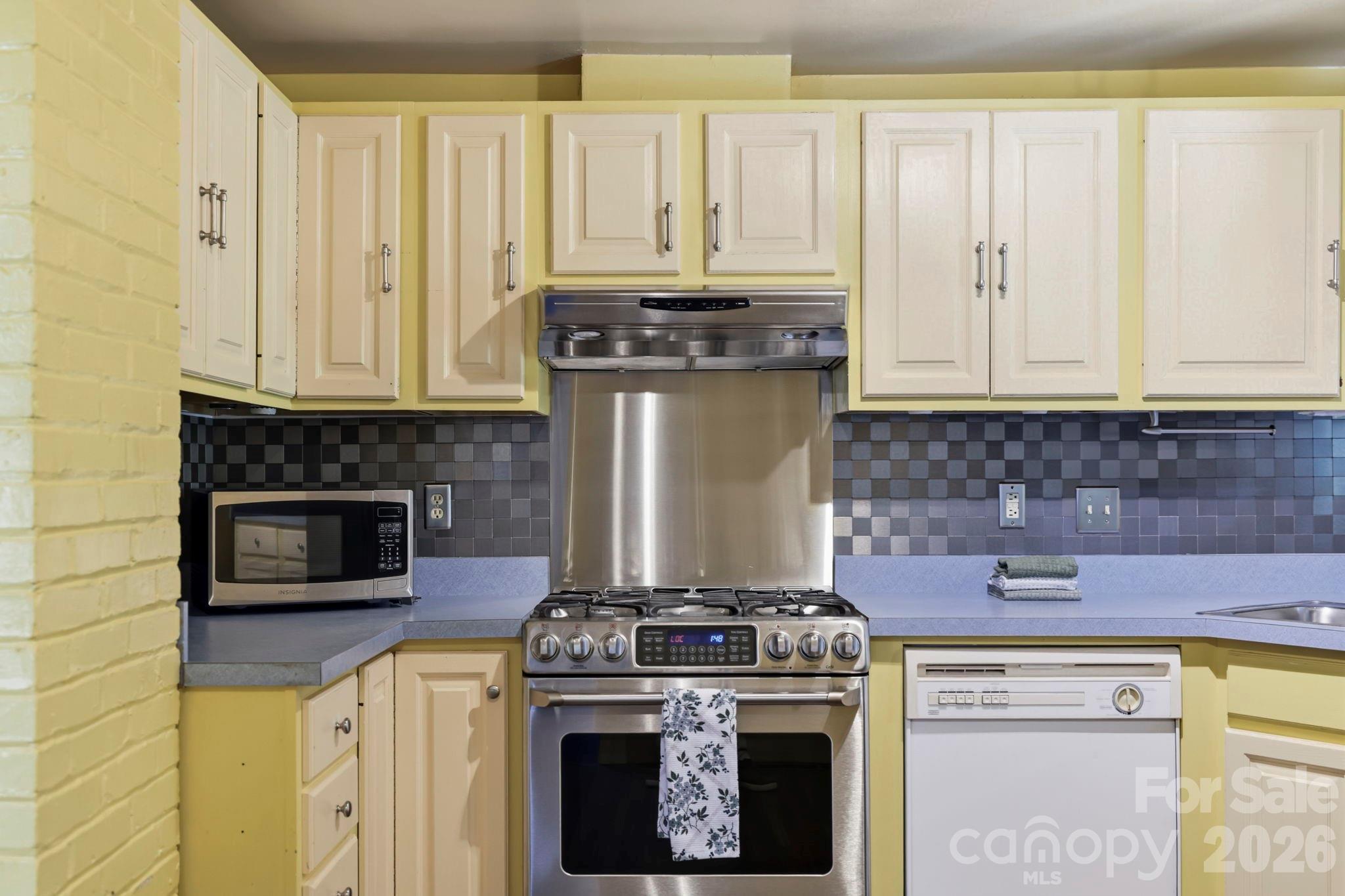 10 Eola Avenue Property Photo 16