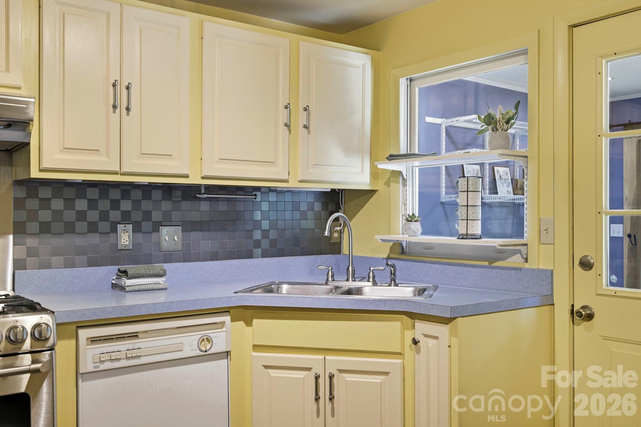10 Eola Avenue Property Photo 17