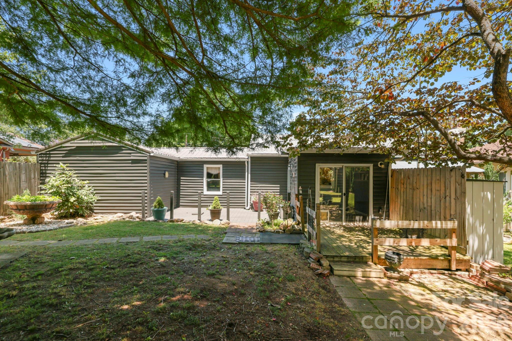 10 Eola Avenue Property Photo 22