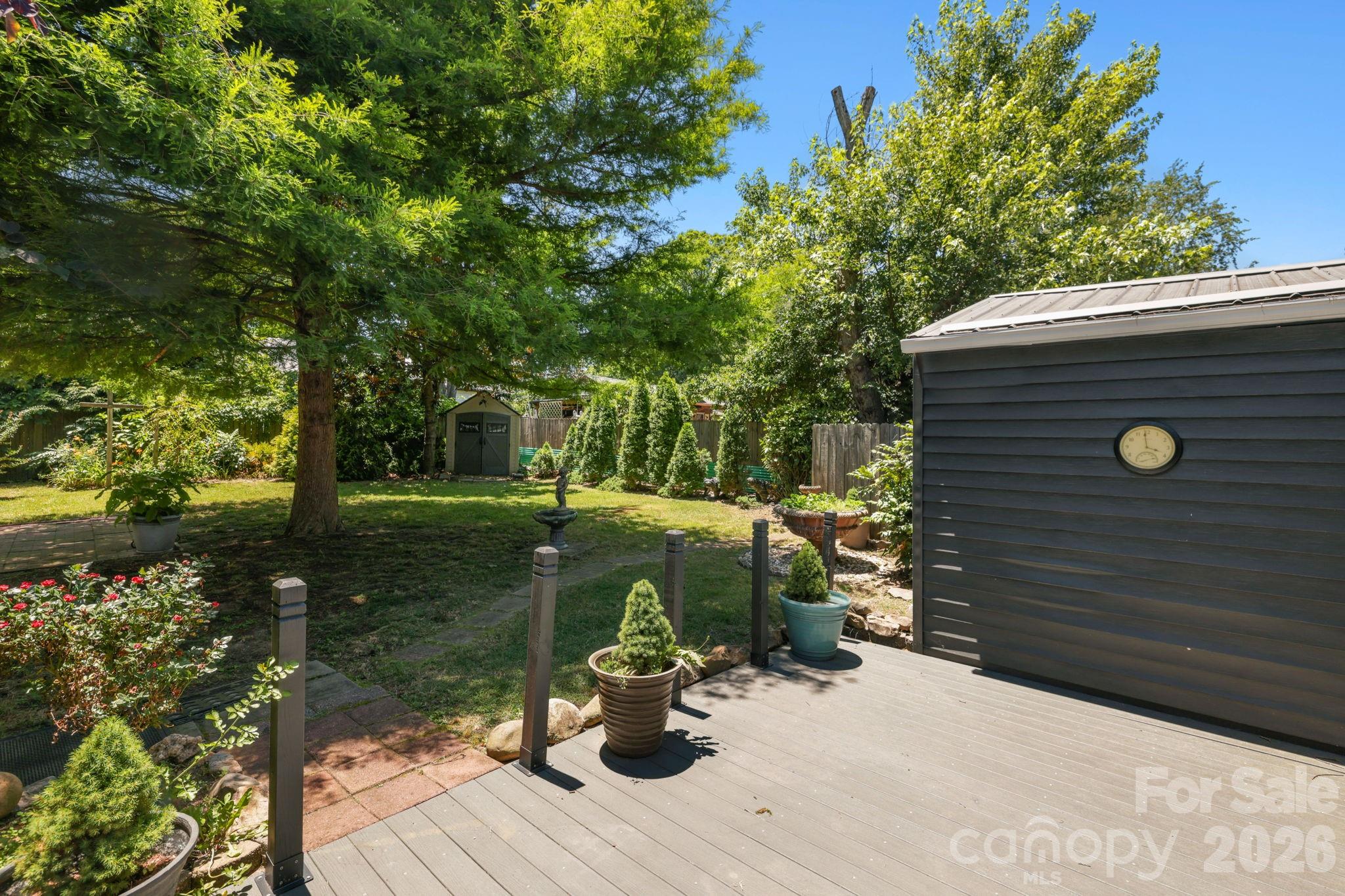 10 Eola Avenue Property Photo 23