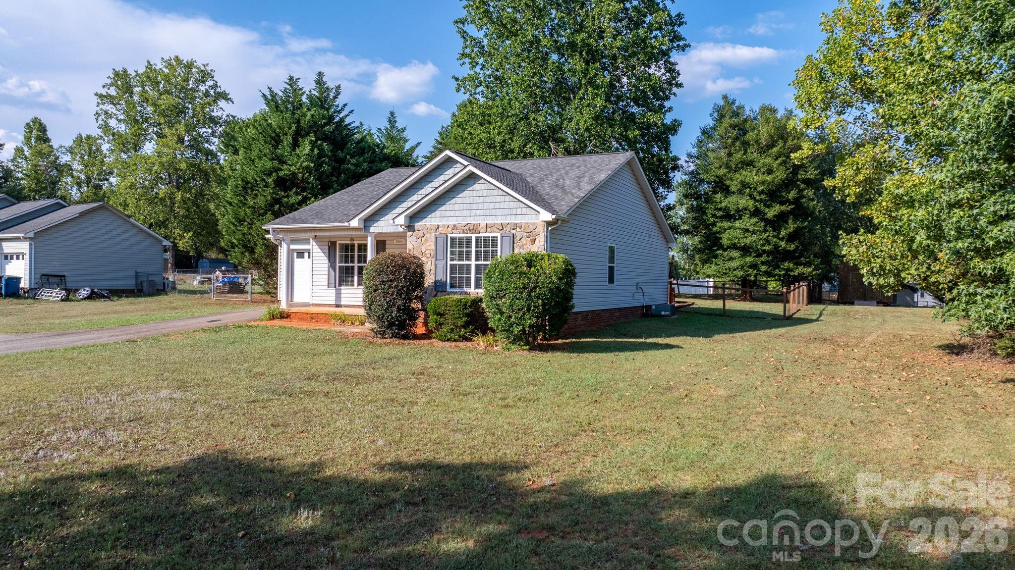 3844 Bridle Path Drive Property Photo 2