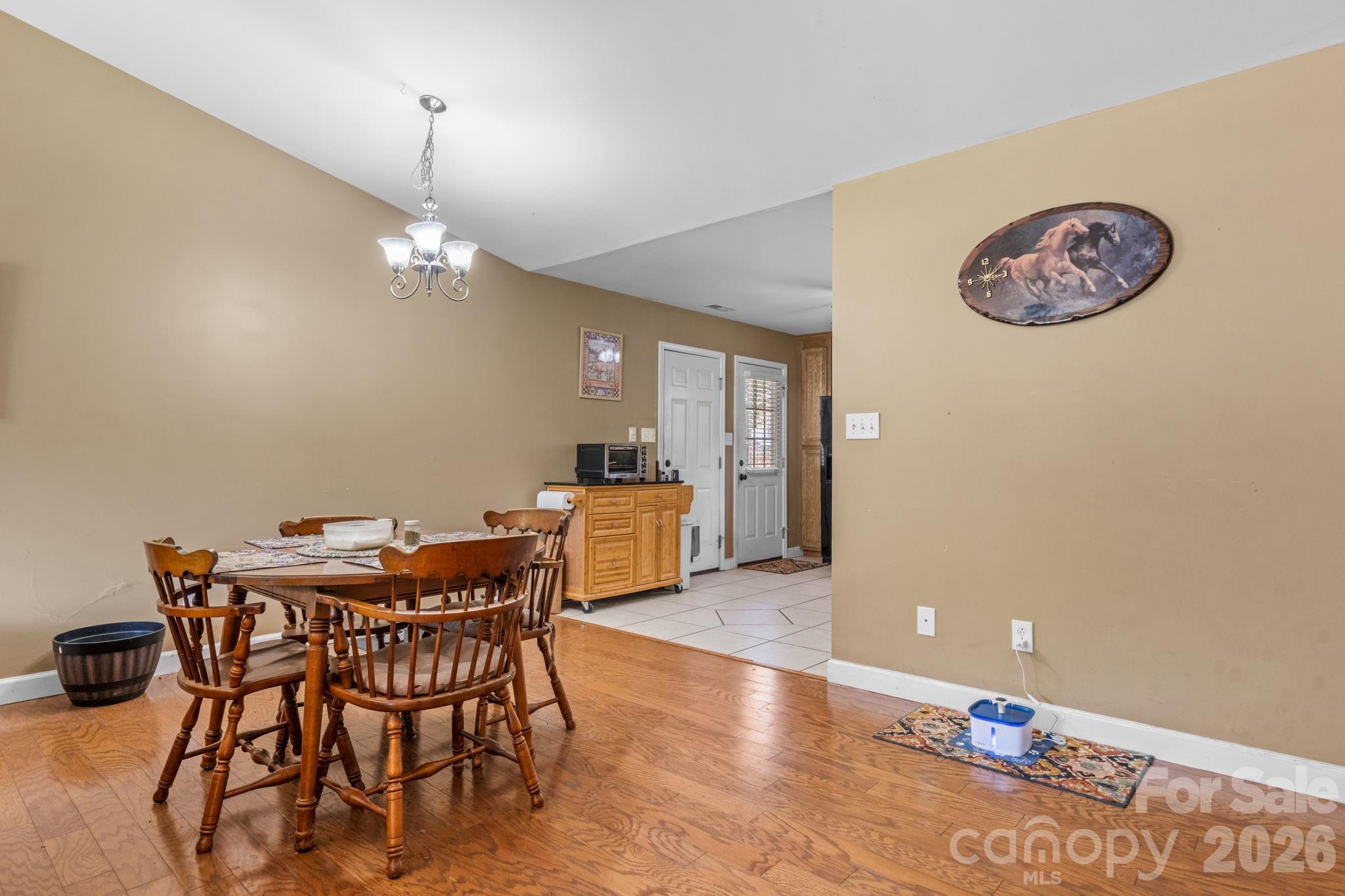 3844 Bridle Path Drive Property Photo 6