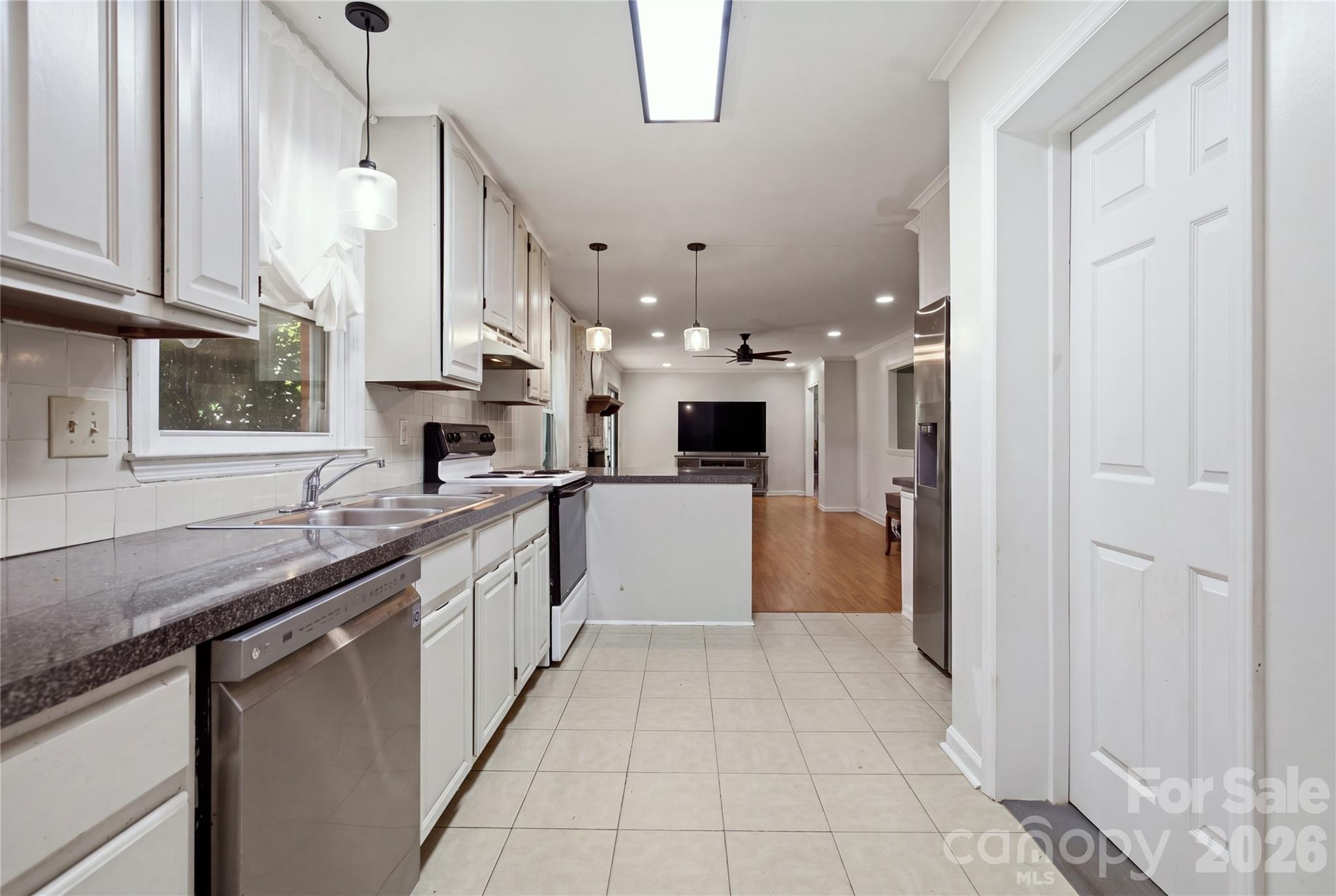 169 Greenbriar Drive Property Photo 7