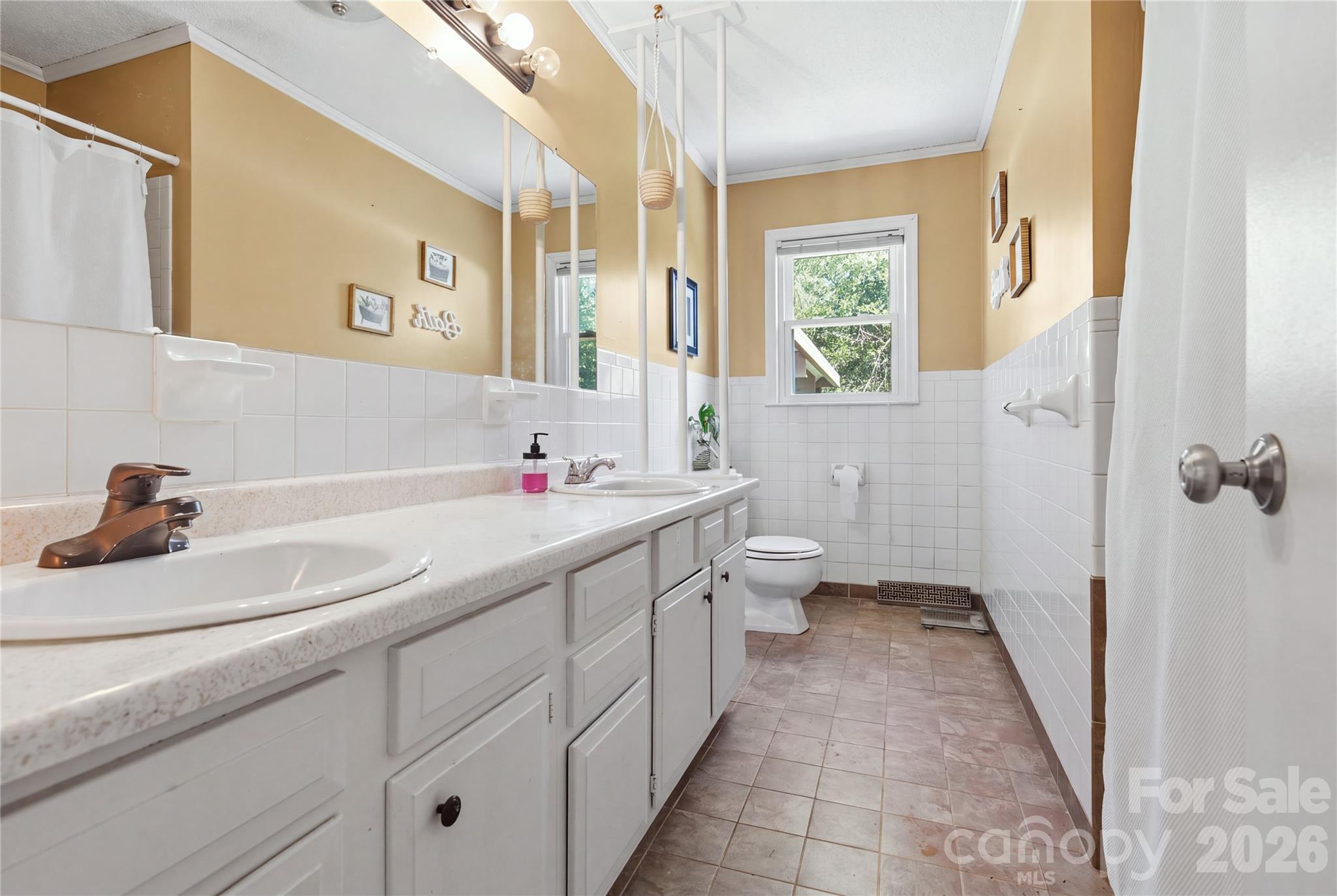 169 Greenbriar Drive Property Photo 13