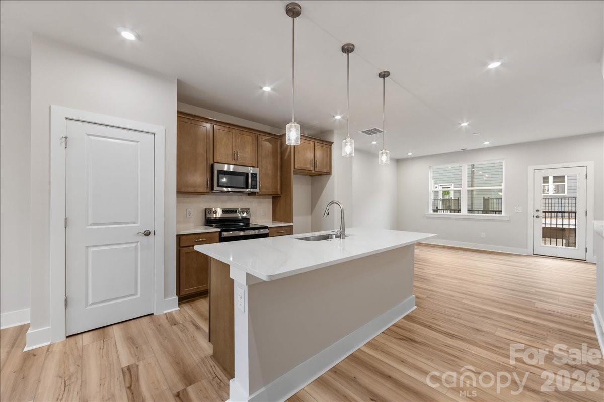 6008 Pivot Court Property Photo 9