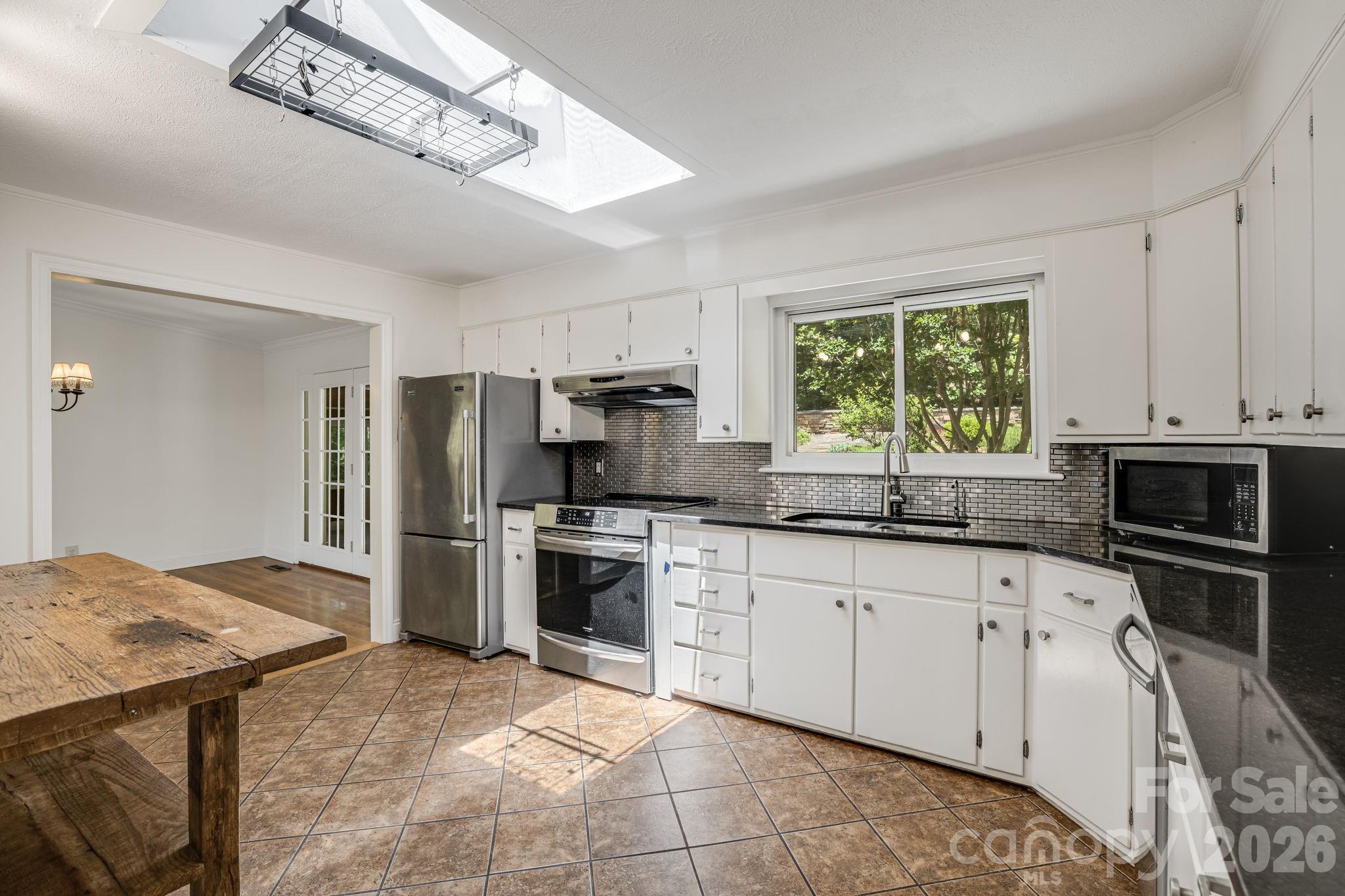 78 Grovewood Road Property Photo 8