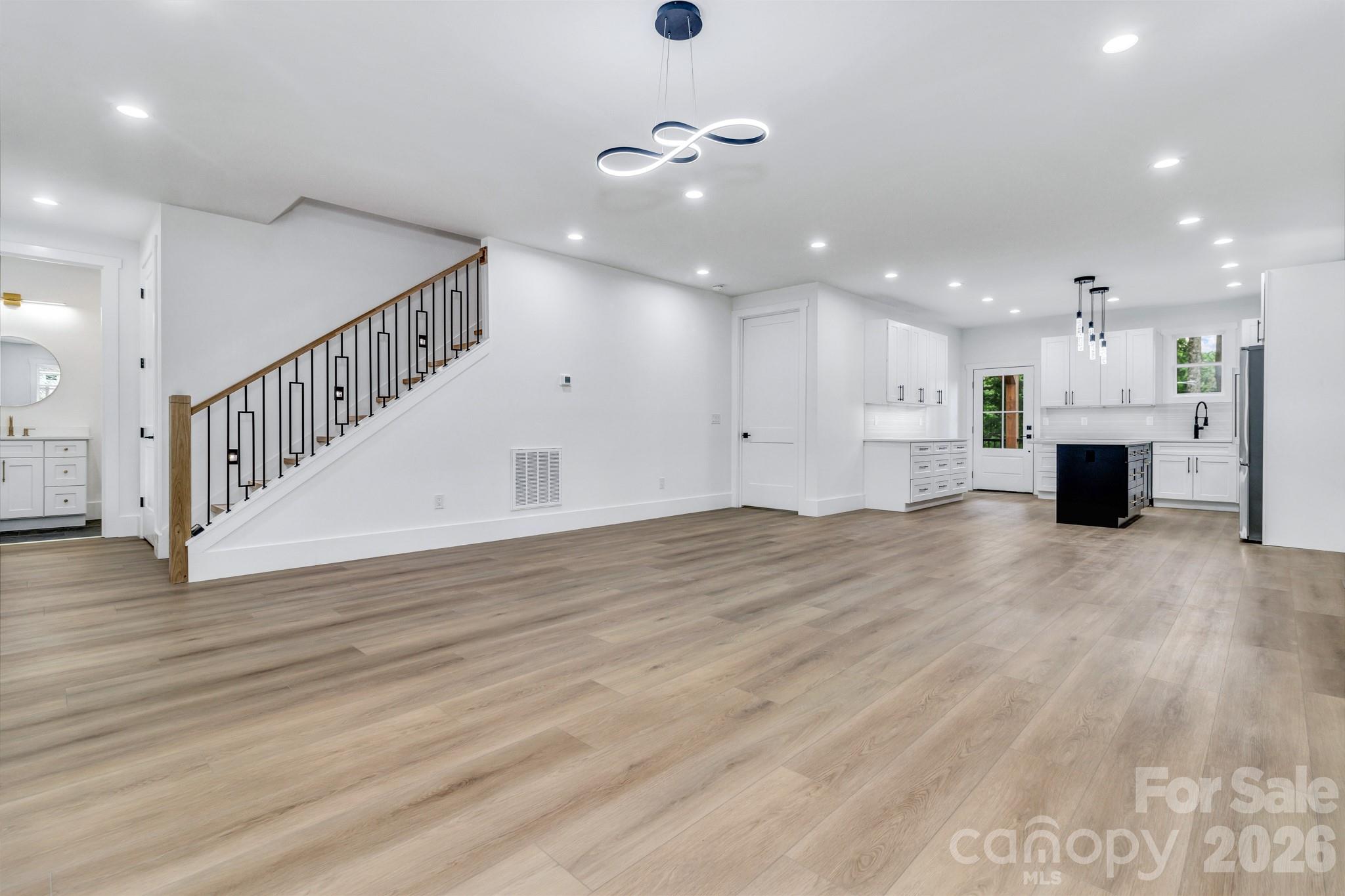 80 Goldenwood Lane Property Photo 6
