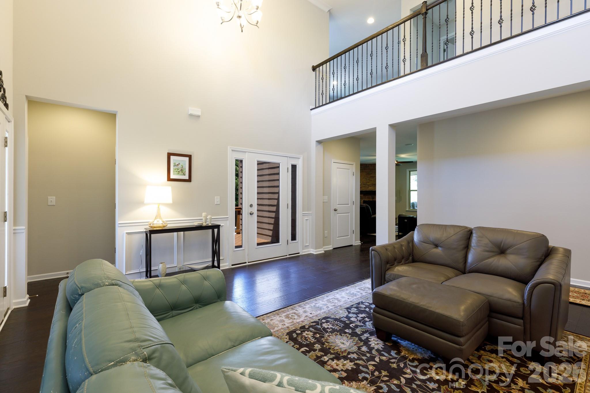 418 Inverness Place Property Photo 4