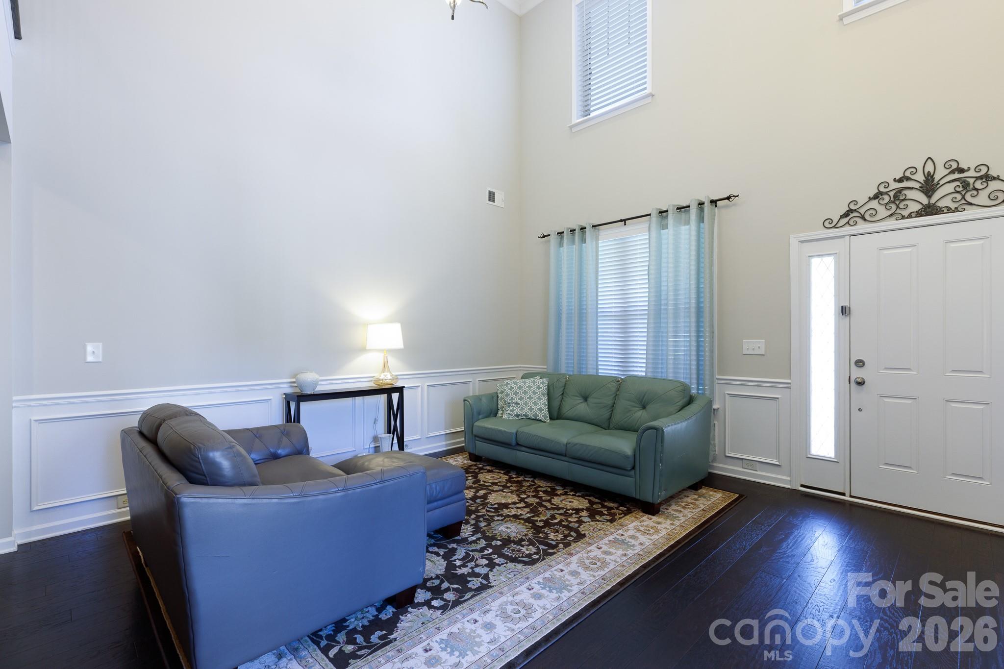 418 Inverness Place Property Photo 5