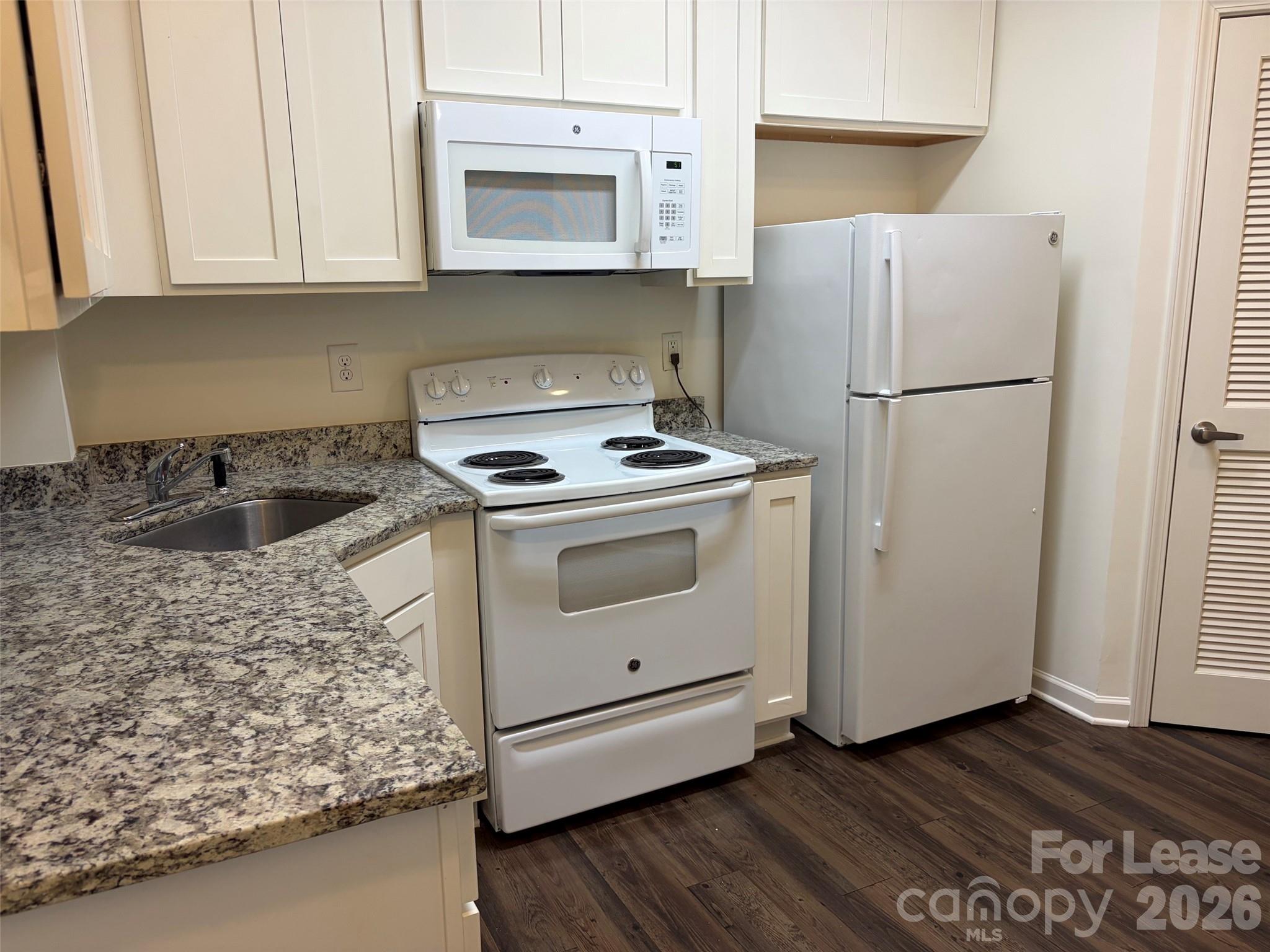 17905 Delmas Drive 302 Property Photo 2