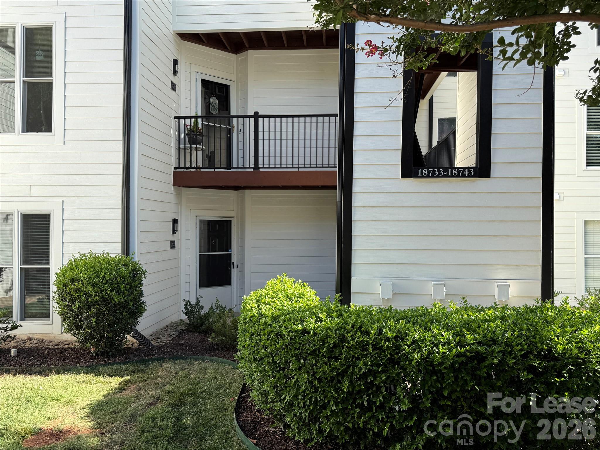 18733 Vineyard Point Lane Property Photo 3