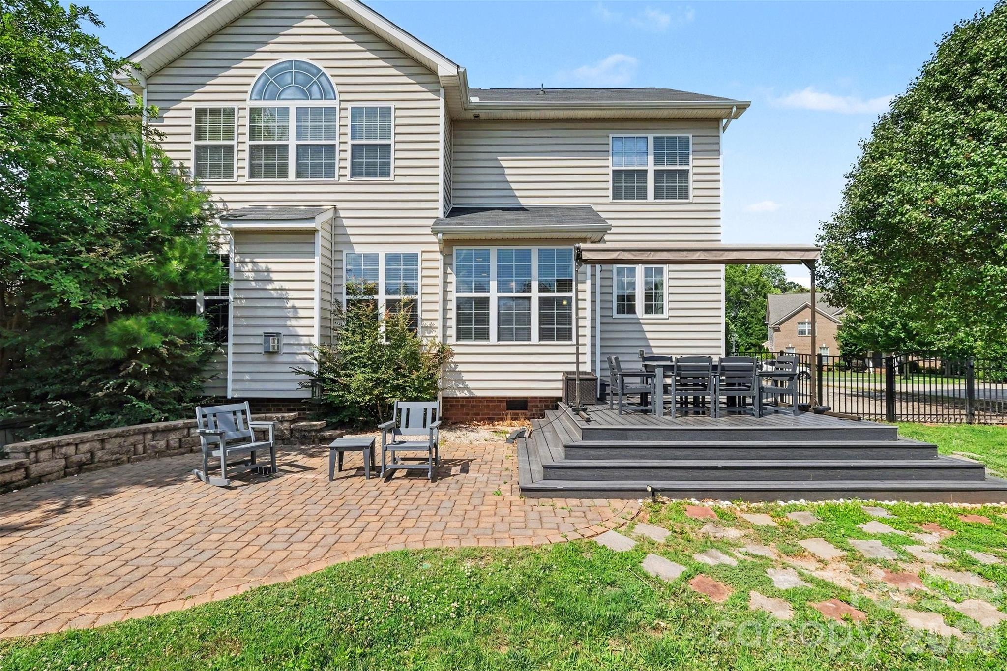 1008 Hawker Road Property Photo 2