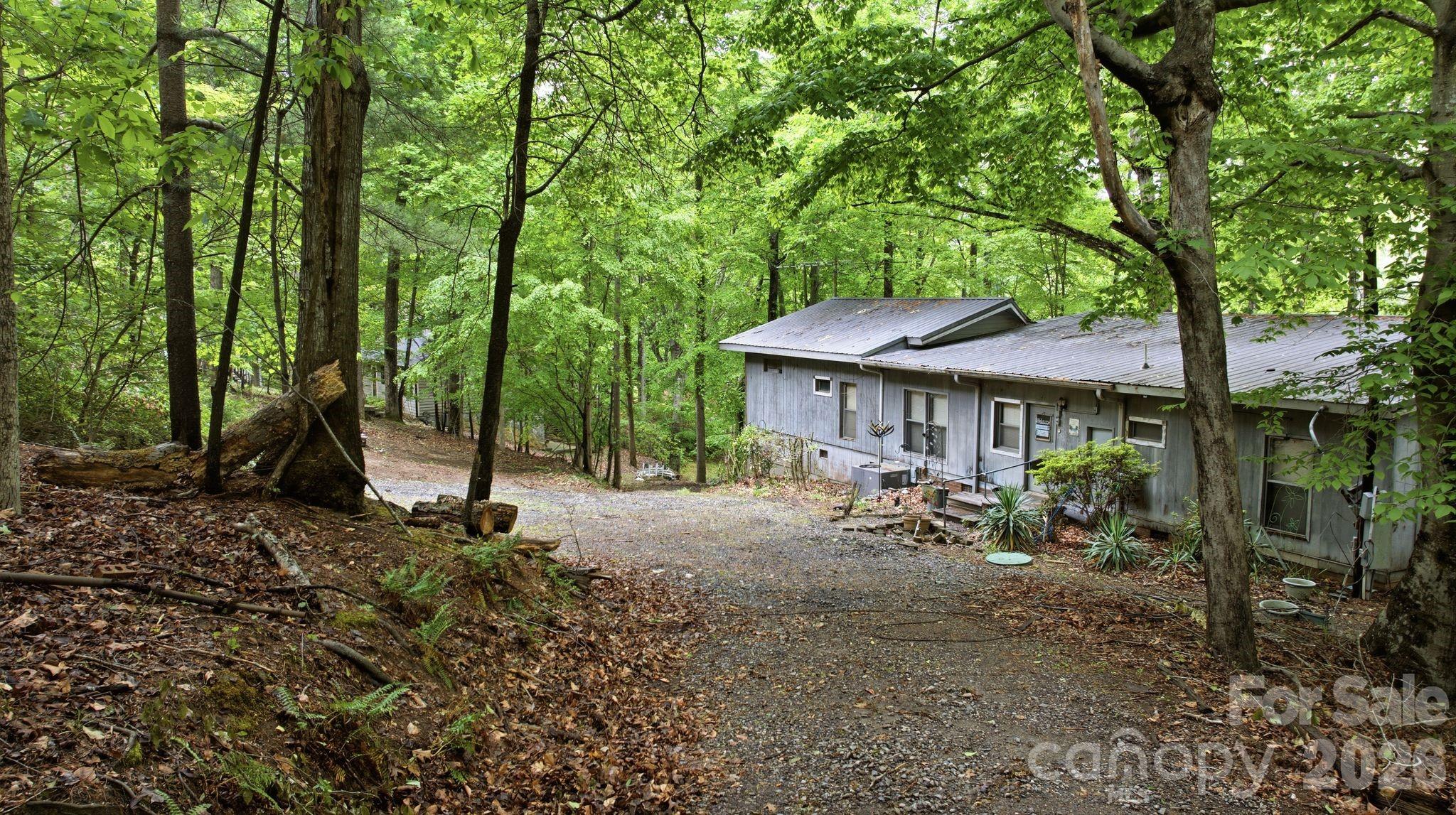 142 Seekirk Drive Property Photo 2