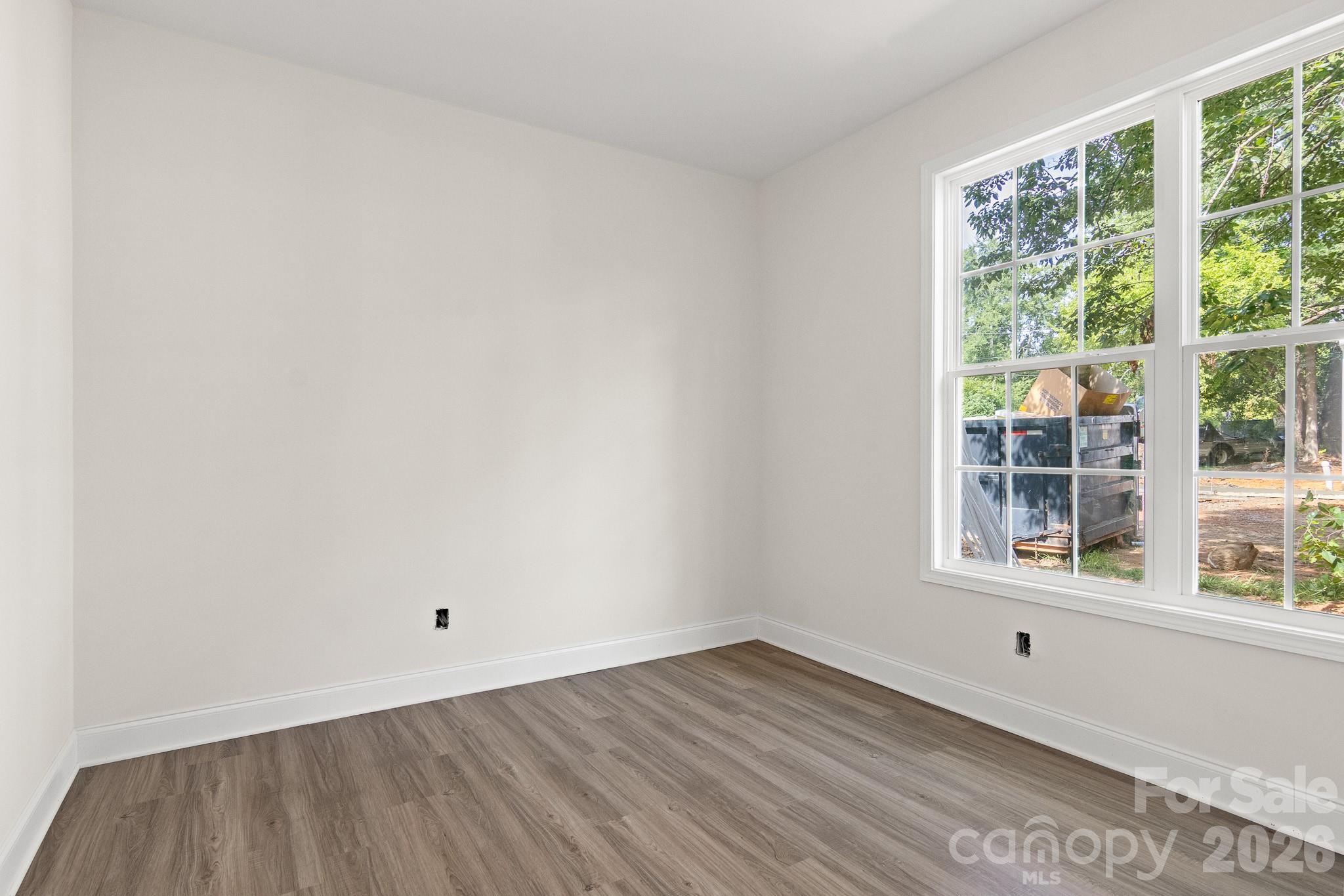 725 Rockdale Street B Property Photo 6