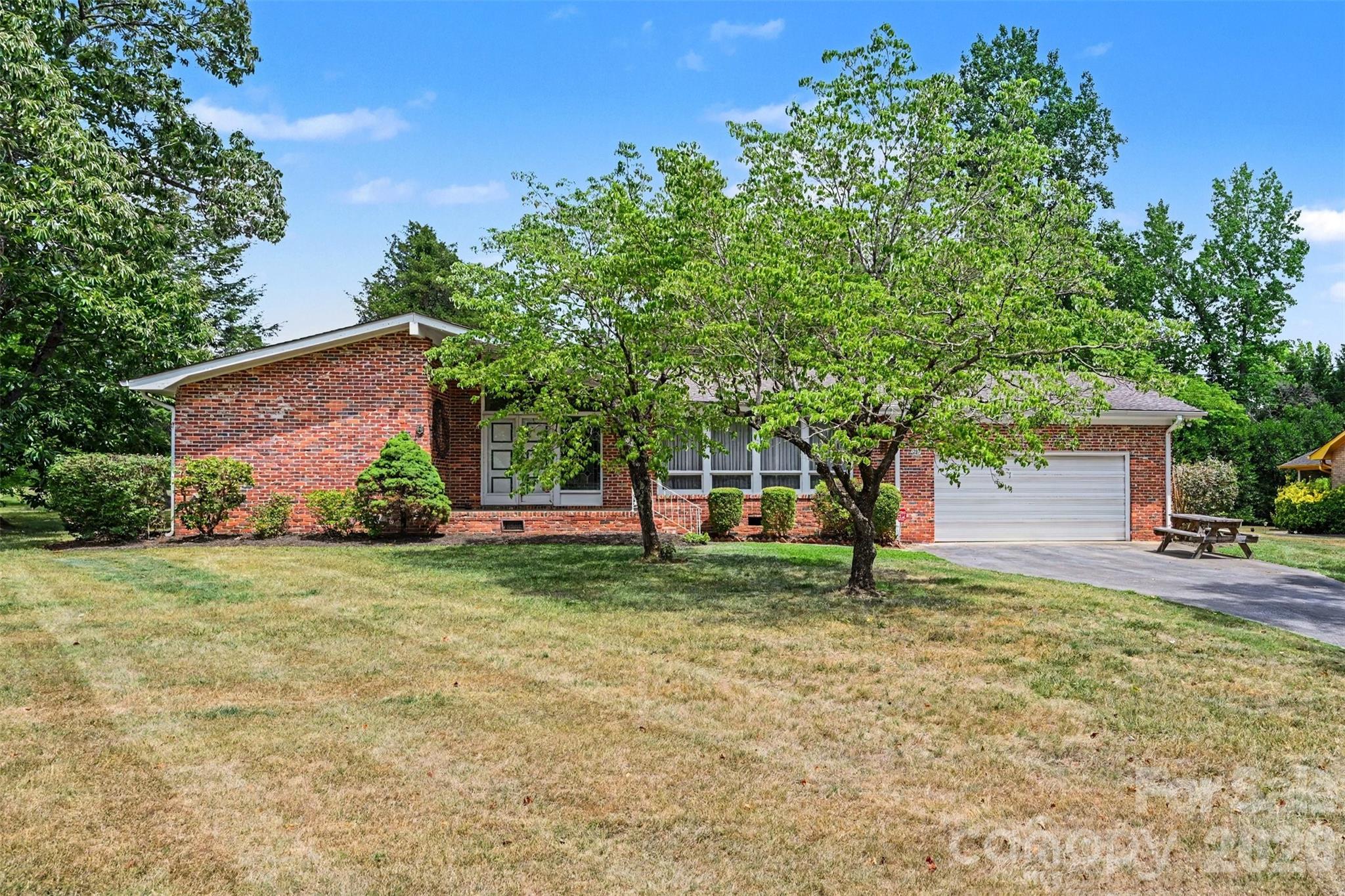 207 Sills Drive Property Photo 1
