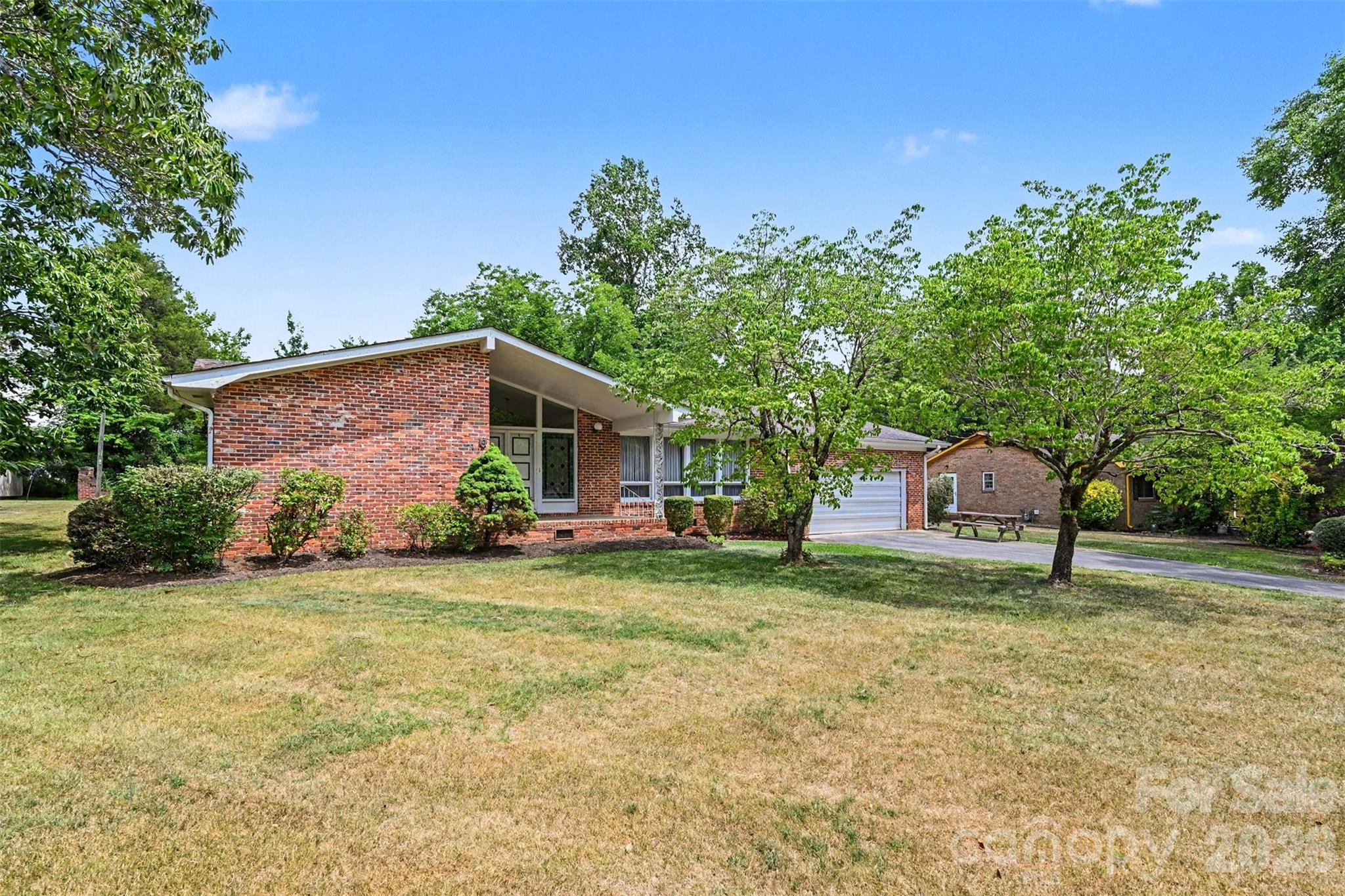 207 Sills Drive Property Photo 2