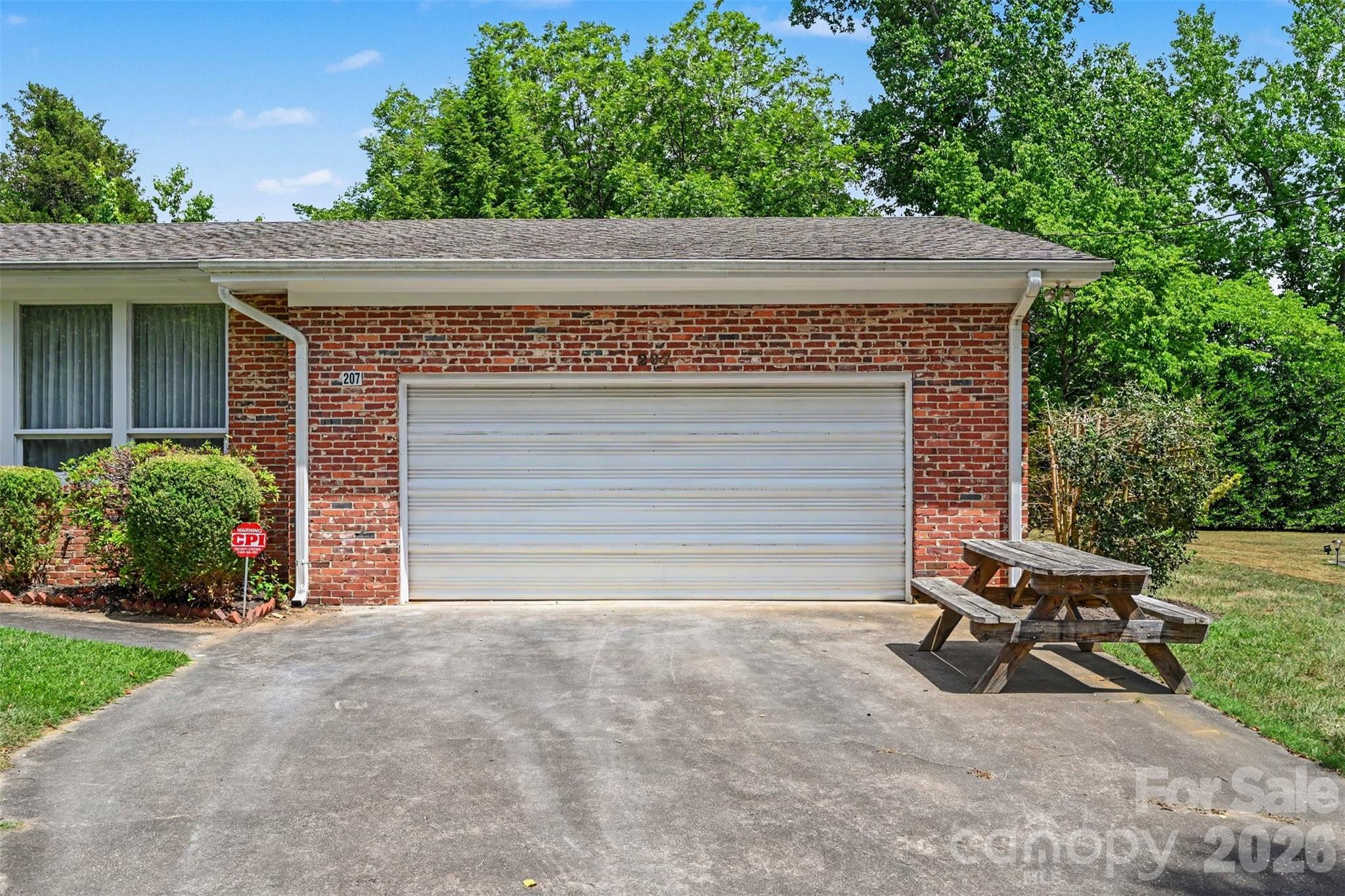 207 Sills Drive Property Photo 3